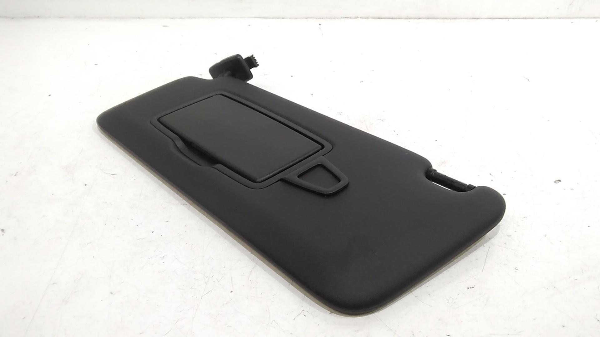 Aletta Parasole Parabrezza Sinistro A17781059007M94 Usato