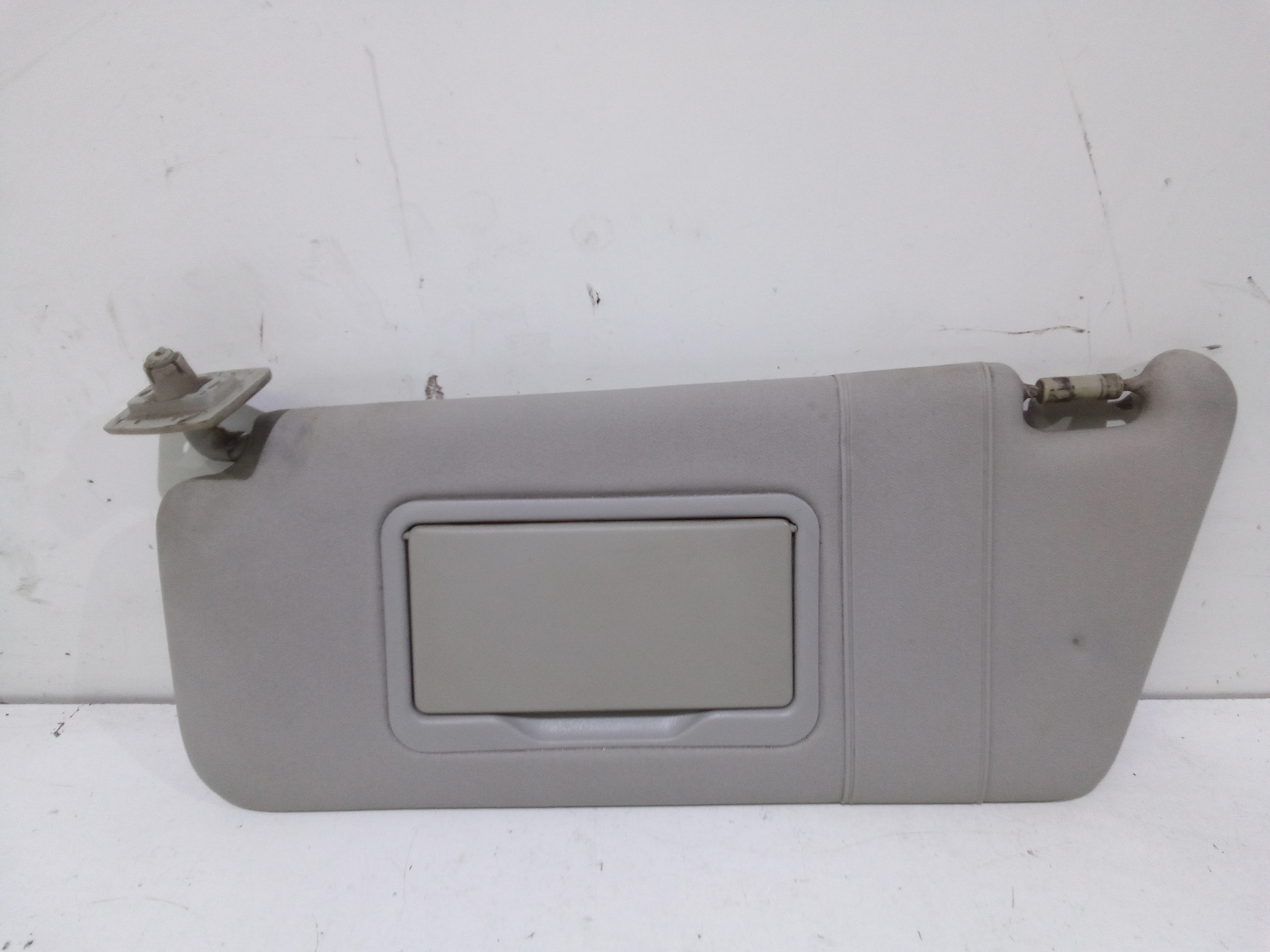 Aletta Parasole Parabrezza Sinistro A16981001107H48 Usato