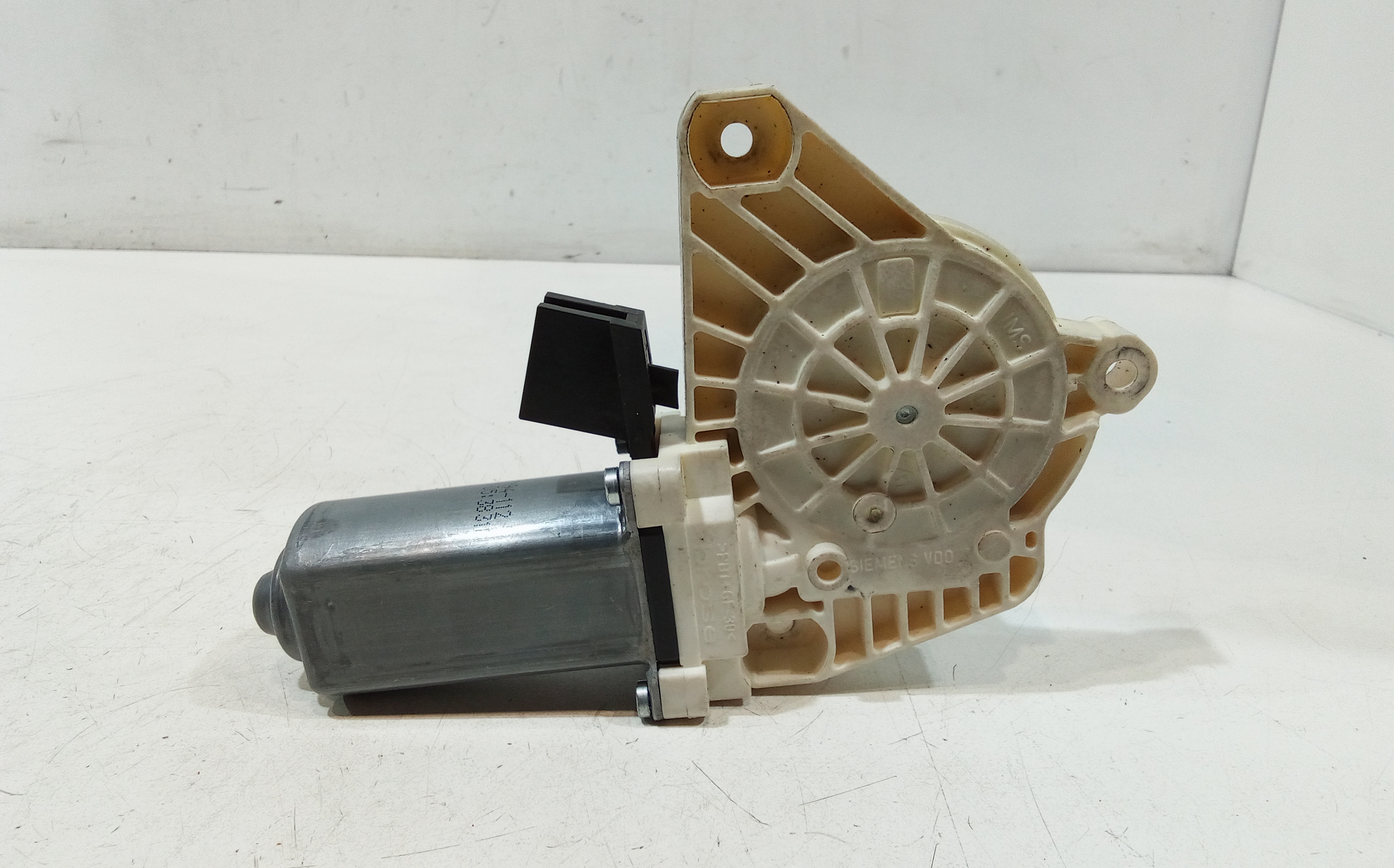 Motorino Alzacristallo Porta Ant. Destro A1698201642 Usato