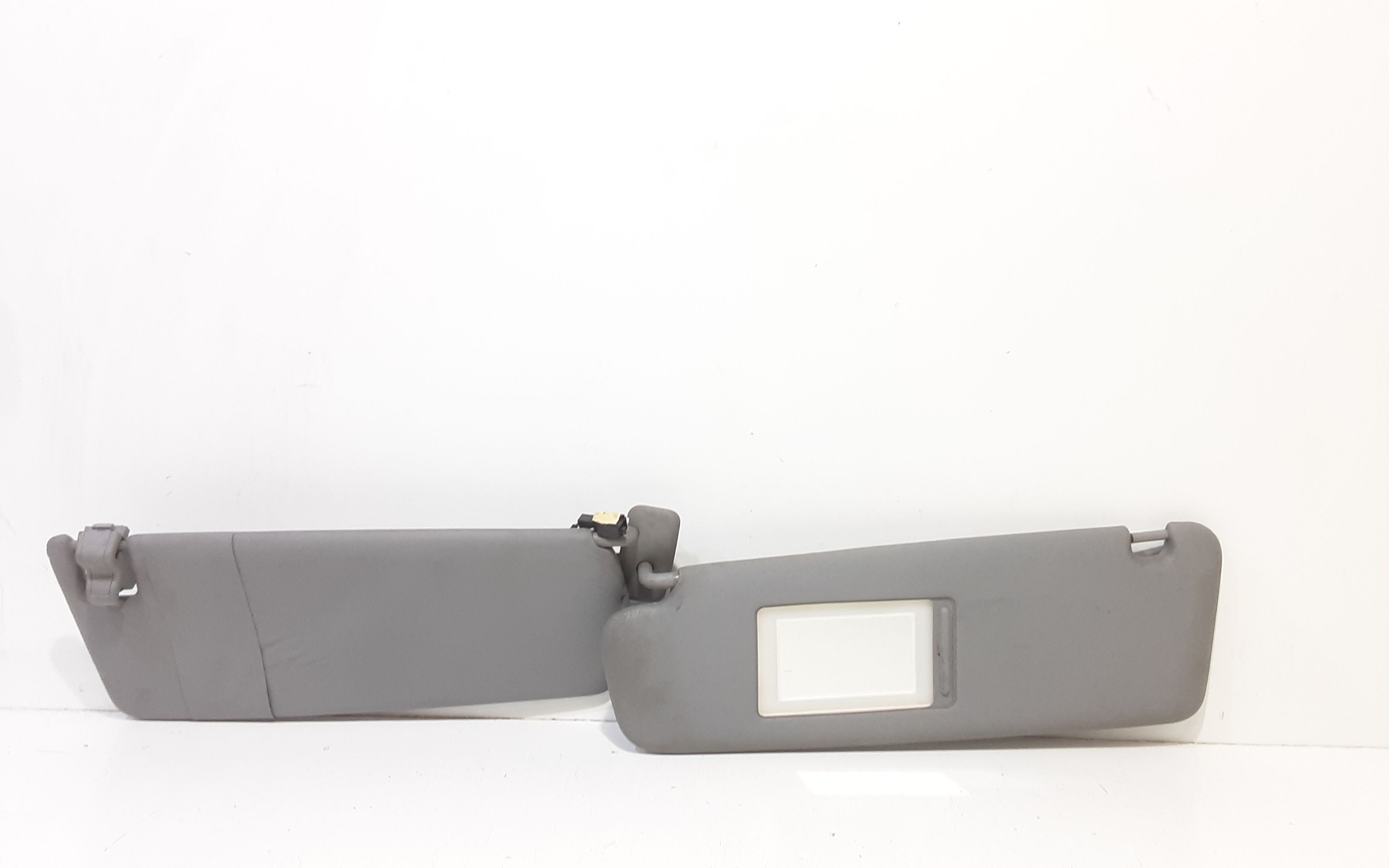 Aletta Parasole Parabrezza Sinistro 7L6857551AQ3W5 Usato