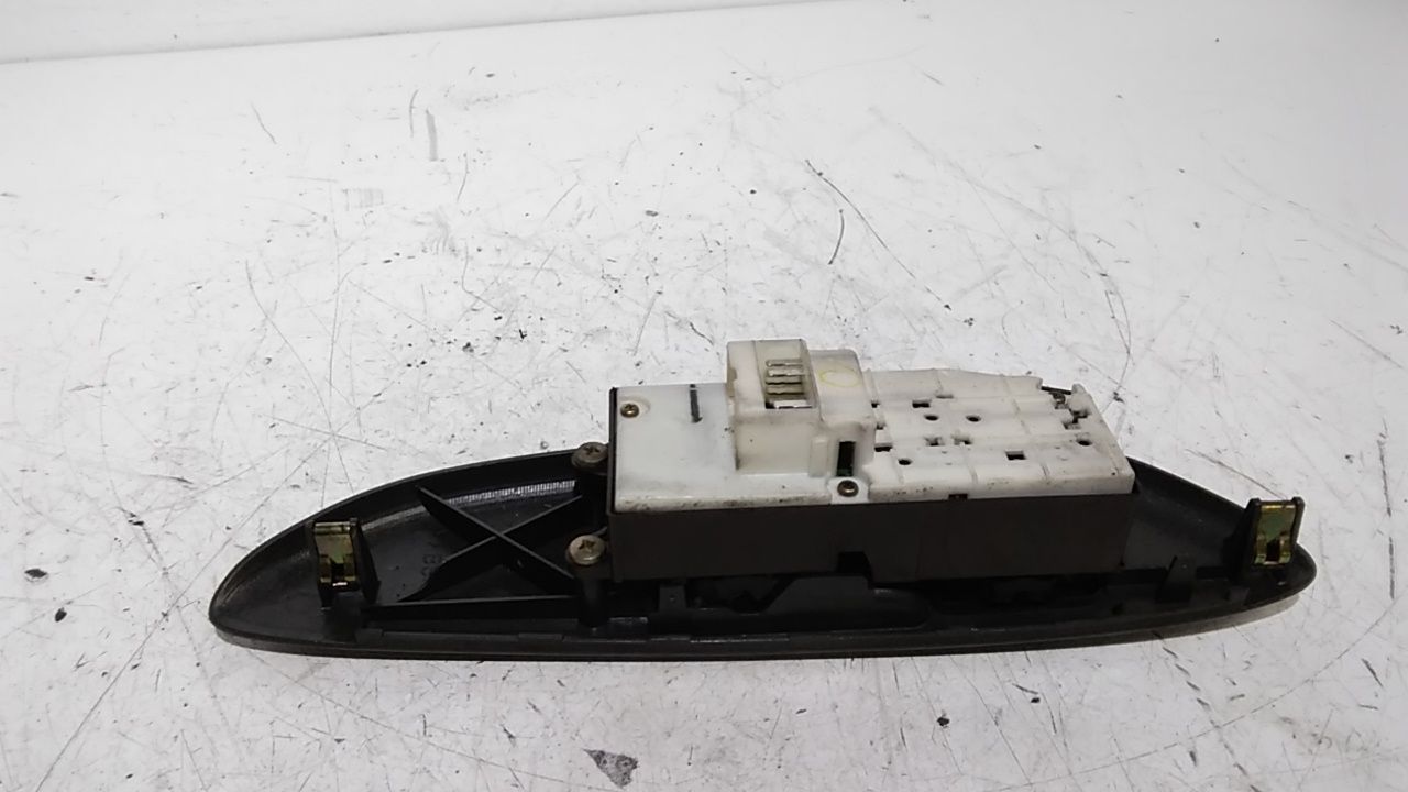 Interruttore Alzacristalli Porta Ant. Sinistro 8482010100 Usato