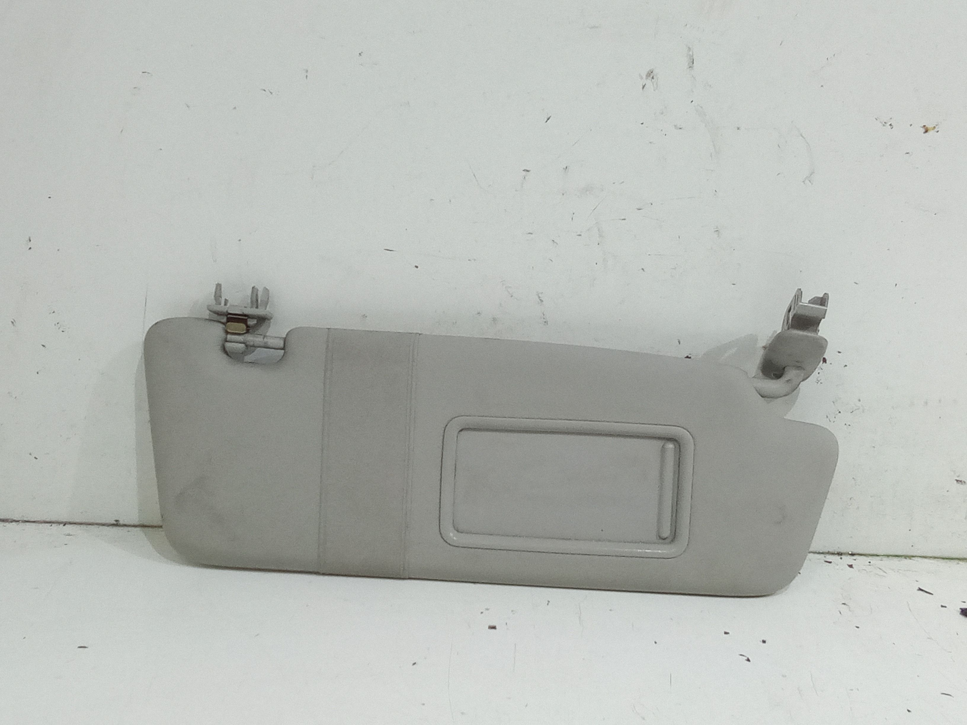 Aletta Parasole Parabrezza Destro 8P08575525B9 Usato