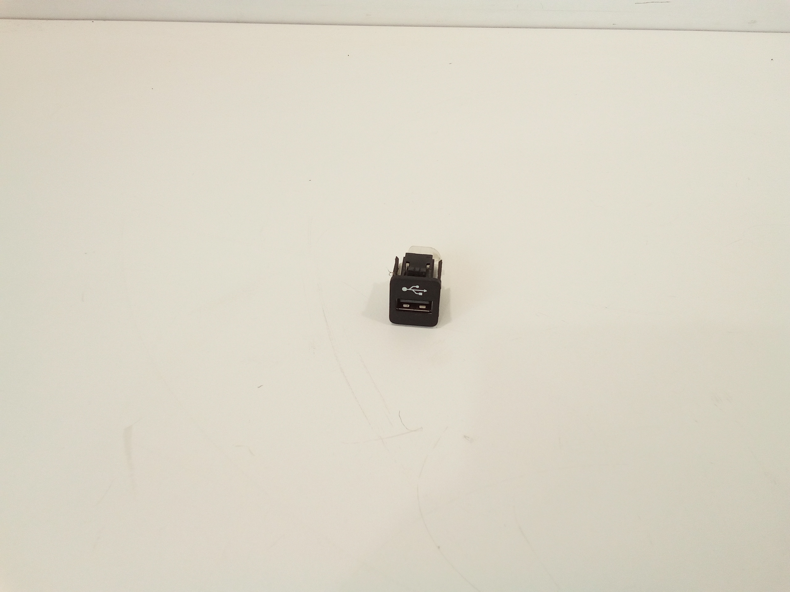 Console Porta Usb / Aux Usato