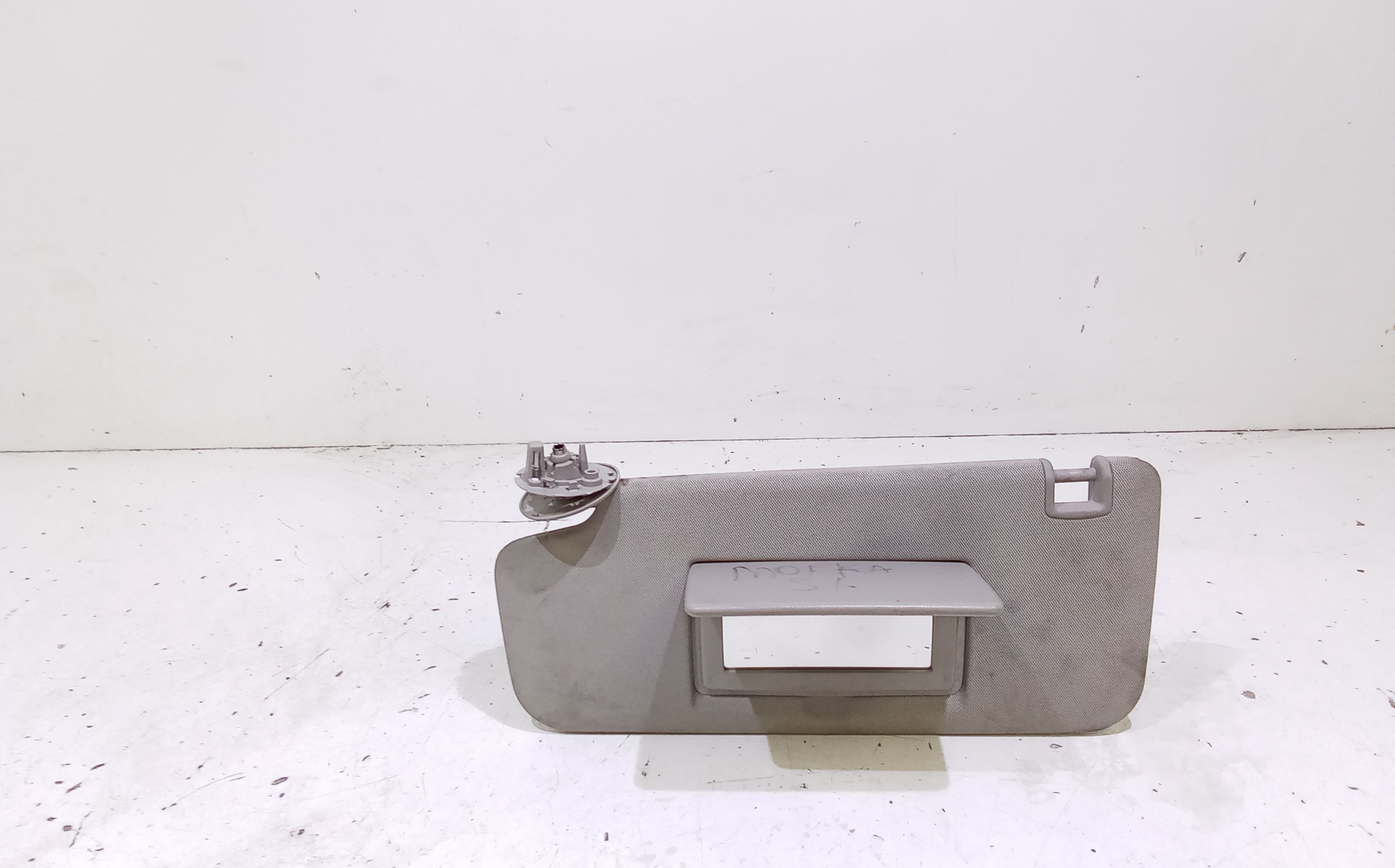 Aletta Parasole Parabrezza Sinistro 95430382 Usato