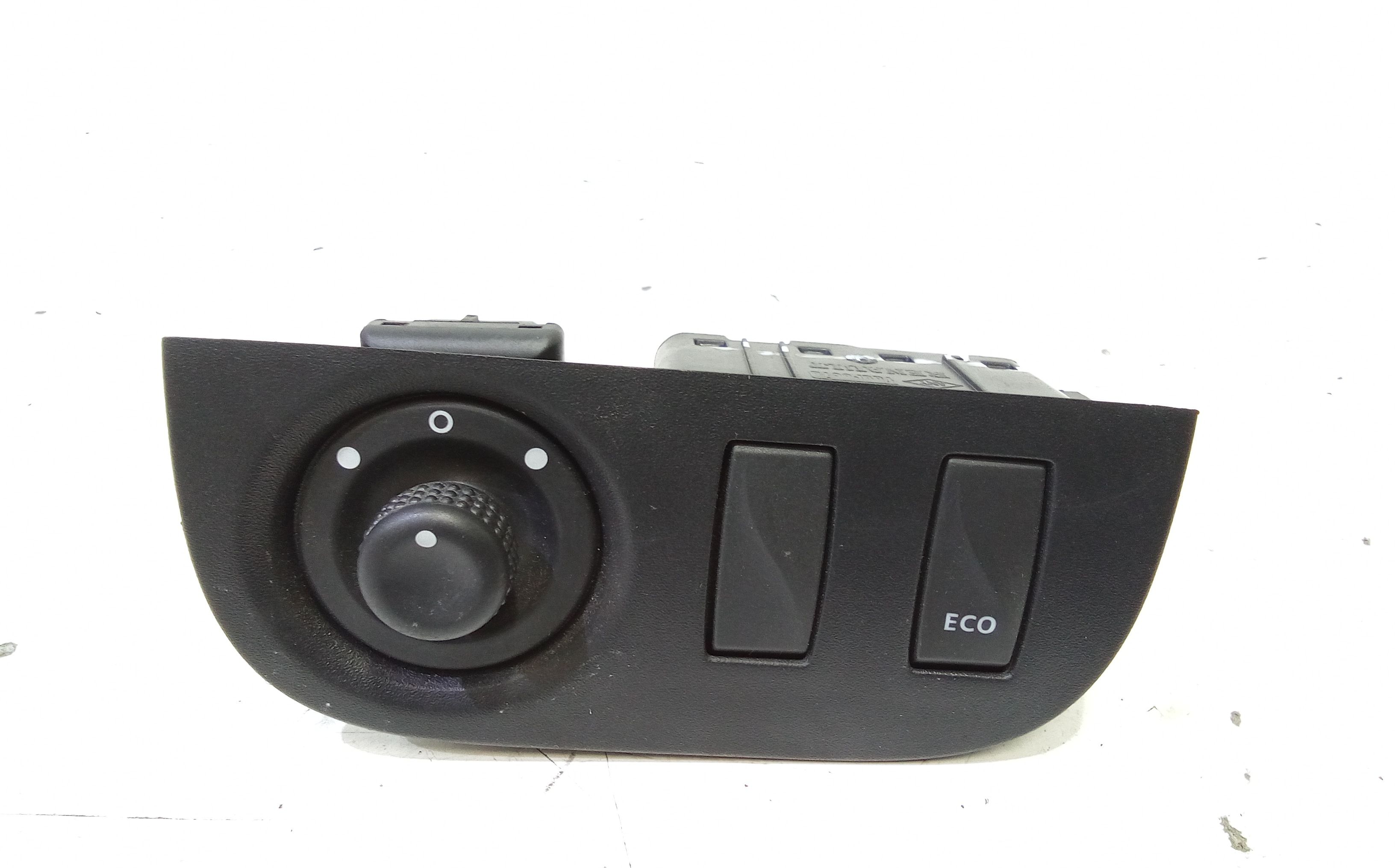 Interruttore Regolazione Retrovisore Est. 8200214919 Usato