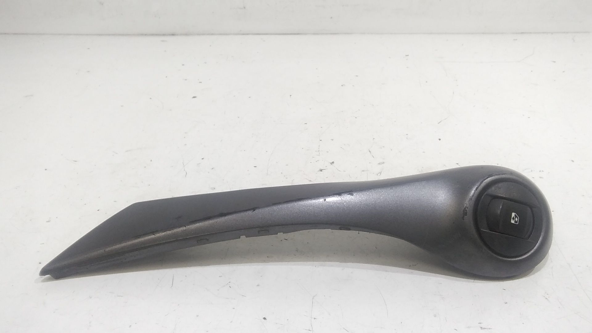 Interruttore Alzacristalli Porta Ant. Destro 8200170758 Usato