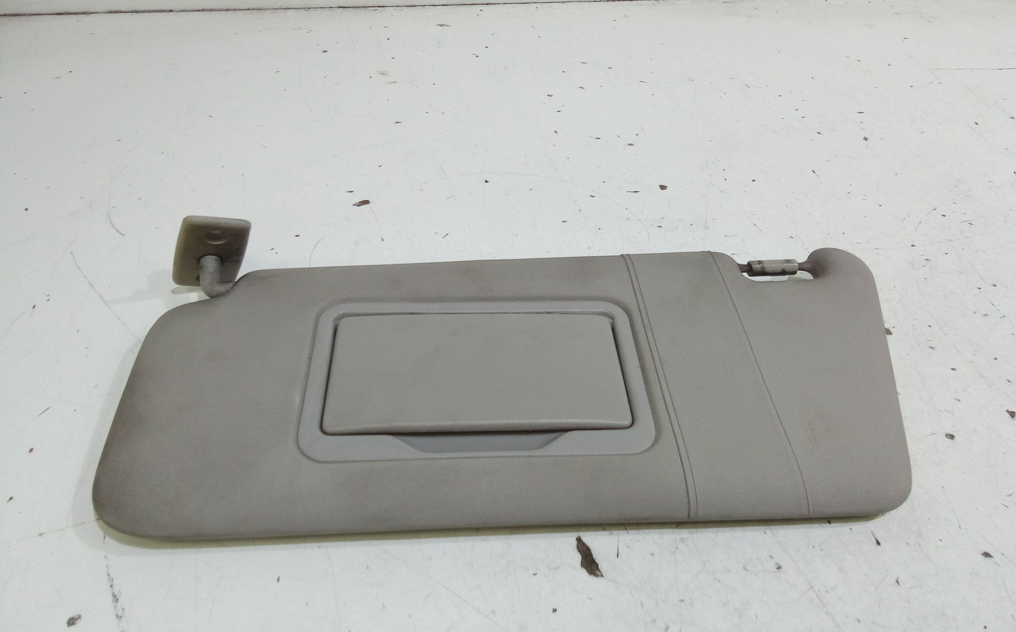 Aletta Parasole Parabrezza Destro A1688100410 Usato