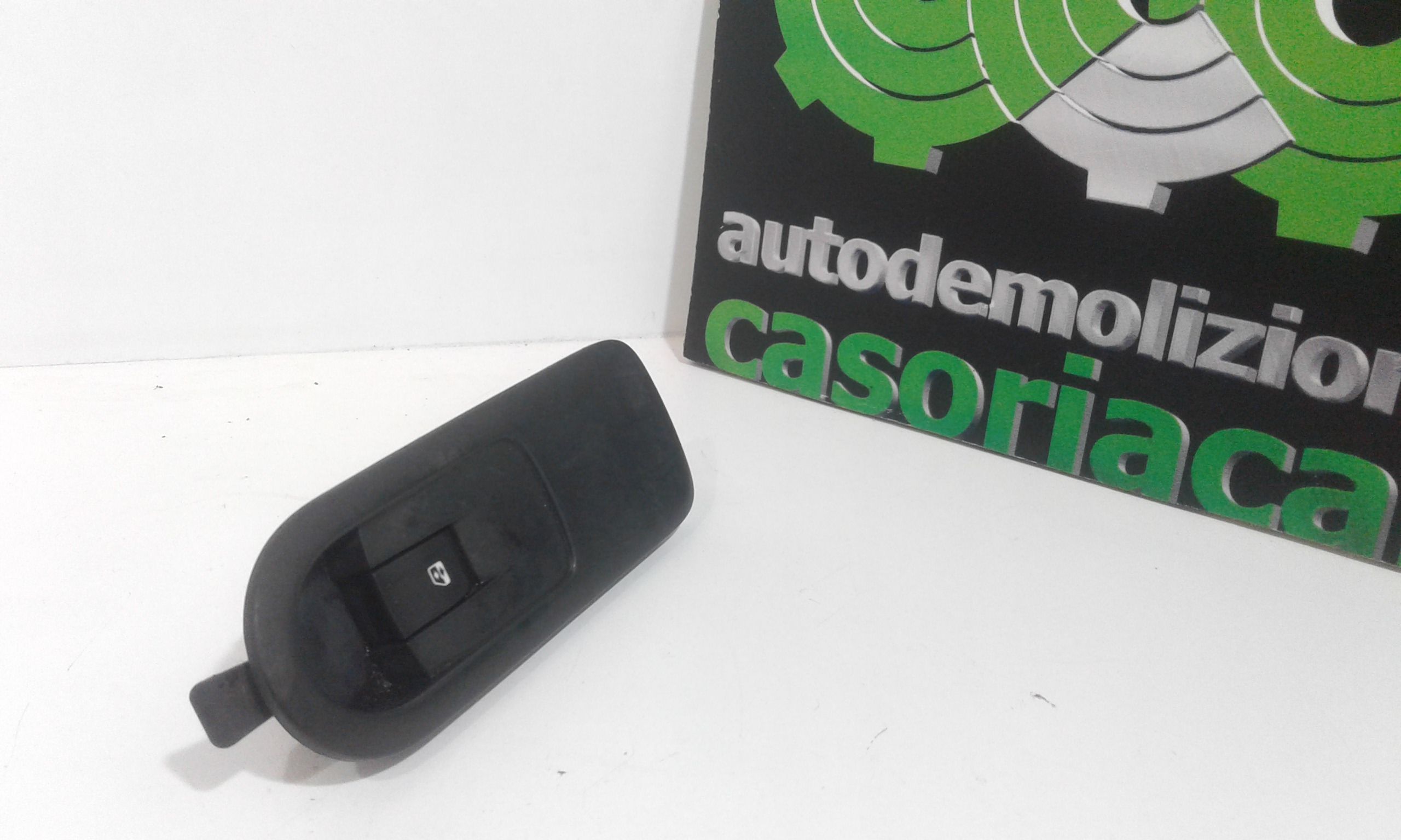 Interruttore Alzacristalli Porta Ant. Destro 8200220511 Usato