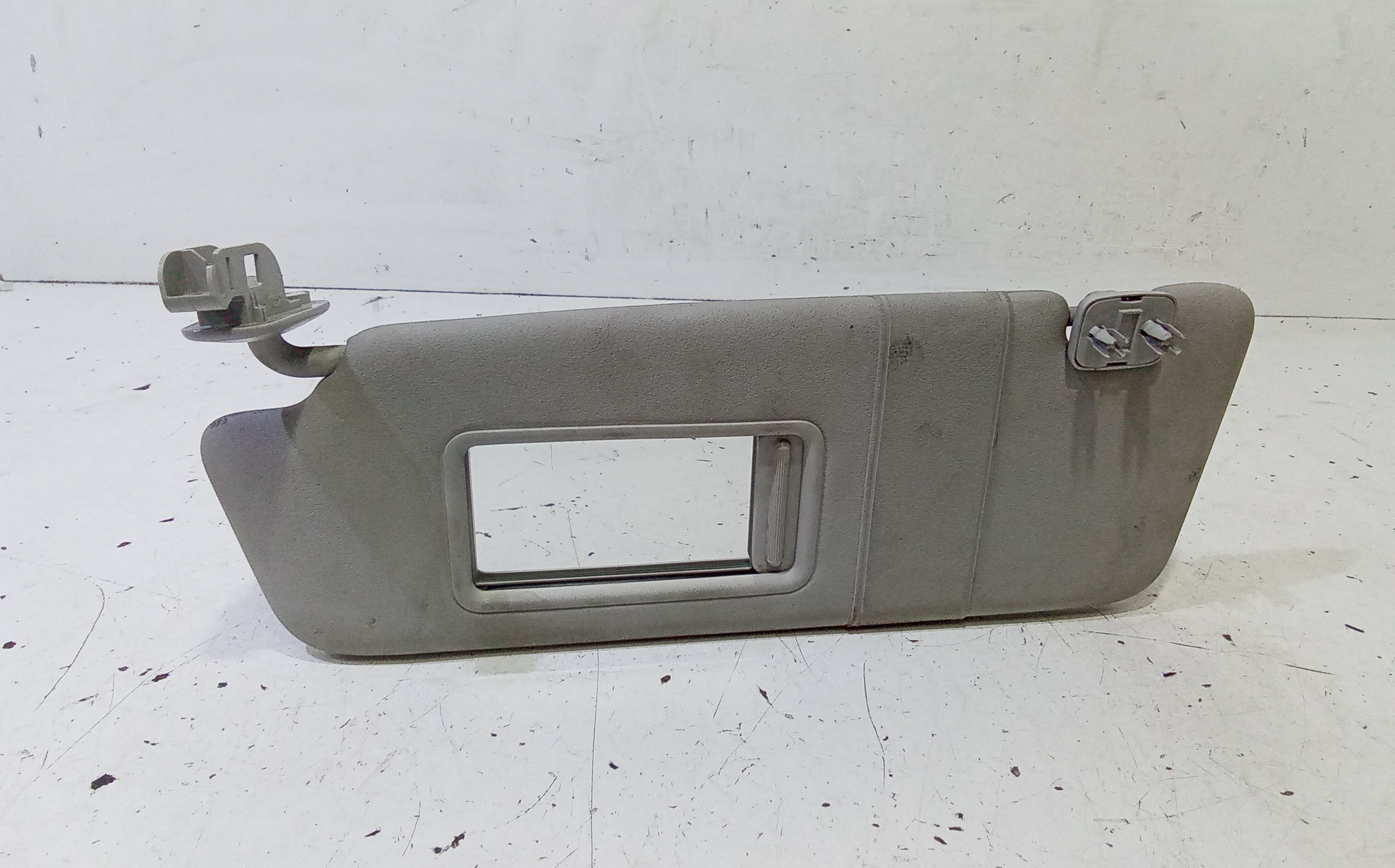 Aletta Parasole Parabrezza Sinistro 8P0857551AE5B9 Usato