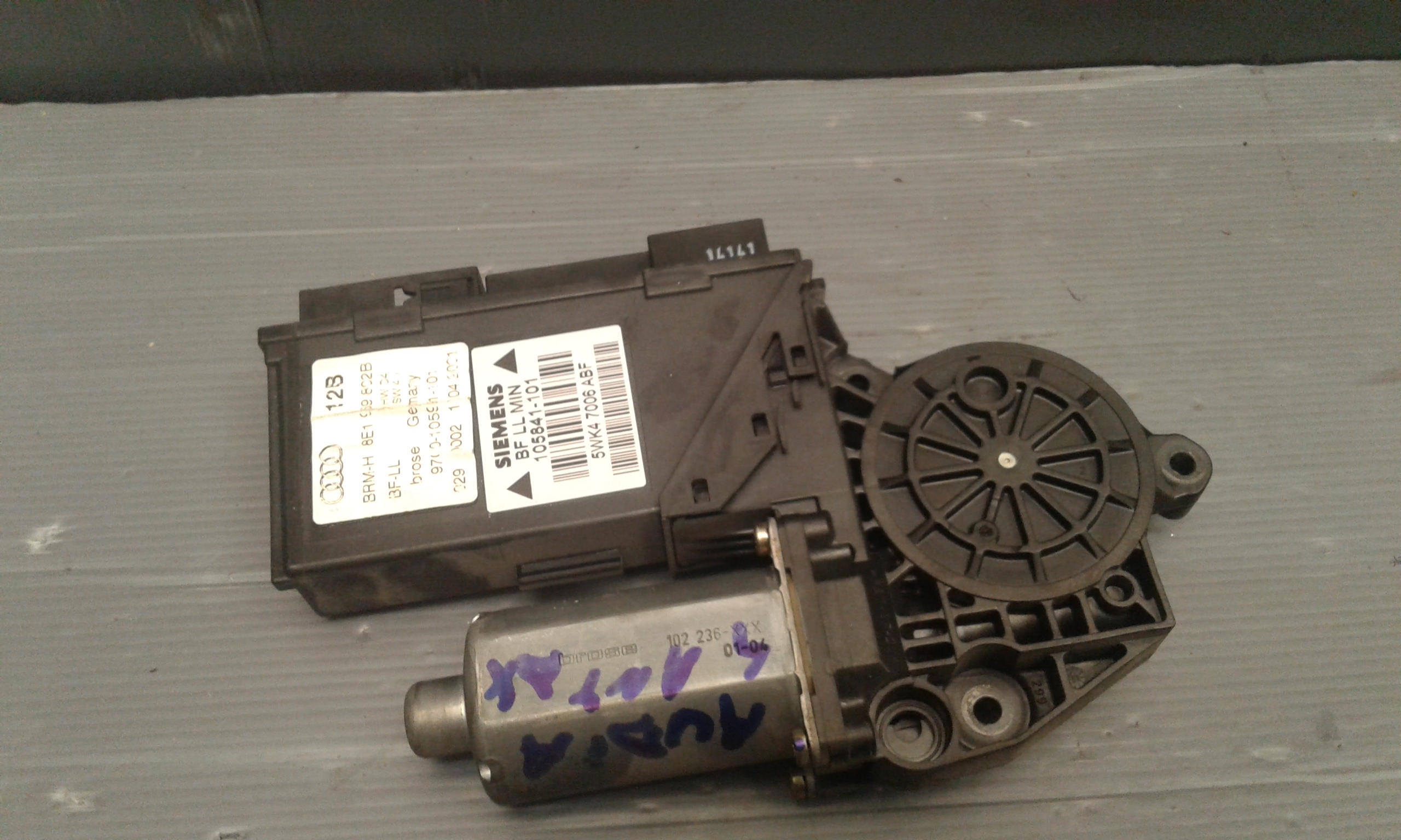 Motorino Alzacristallo Porta Ant. Destro 8E1959802G Usato