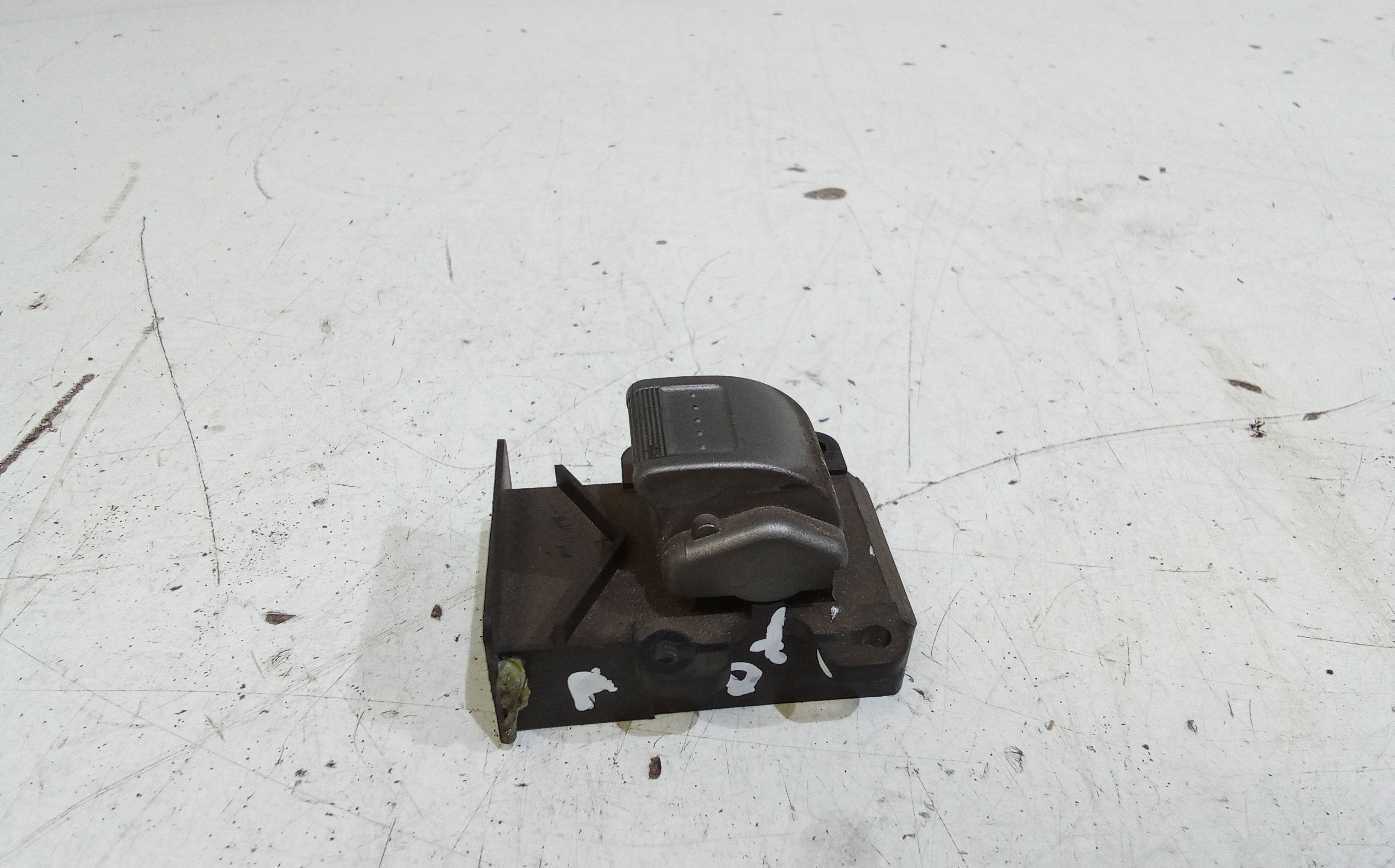 Interruttore Alzacristalli Porta Ant. Destro Usato