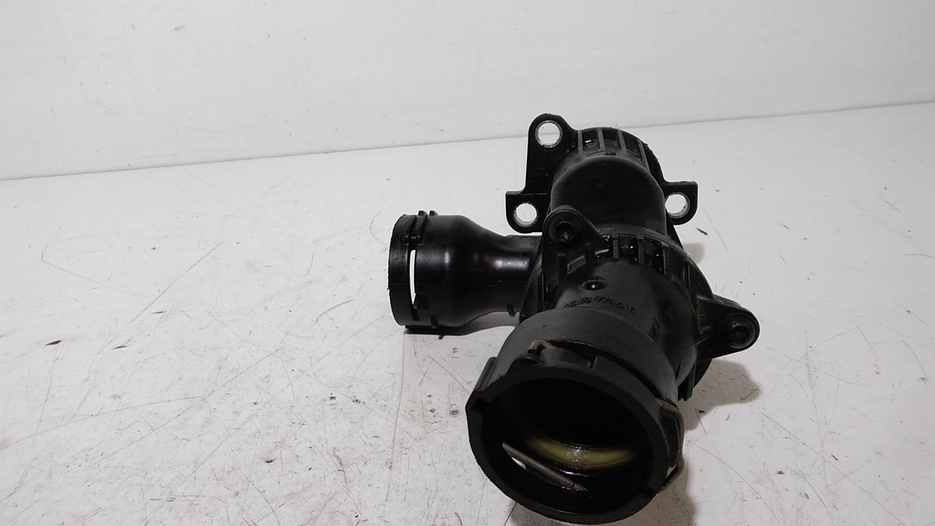 Scatola C/termostato Raffreddamento Motore 06L121111M Usato