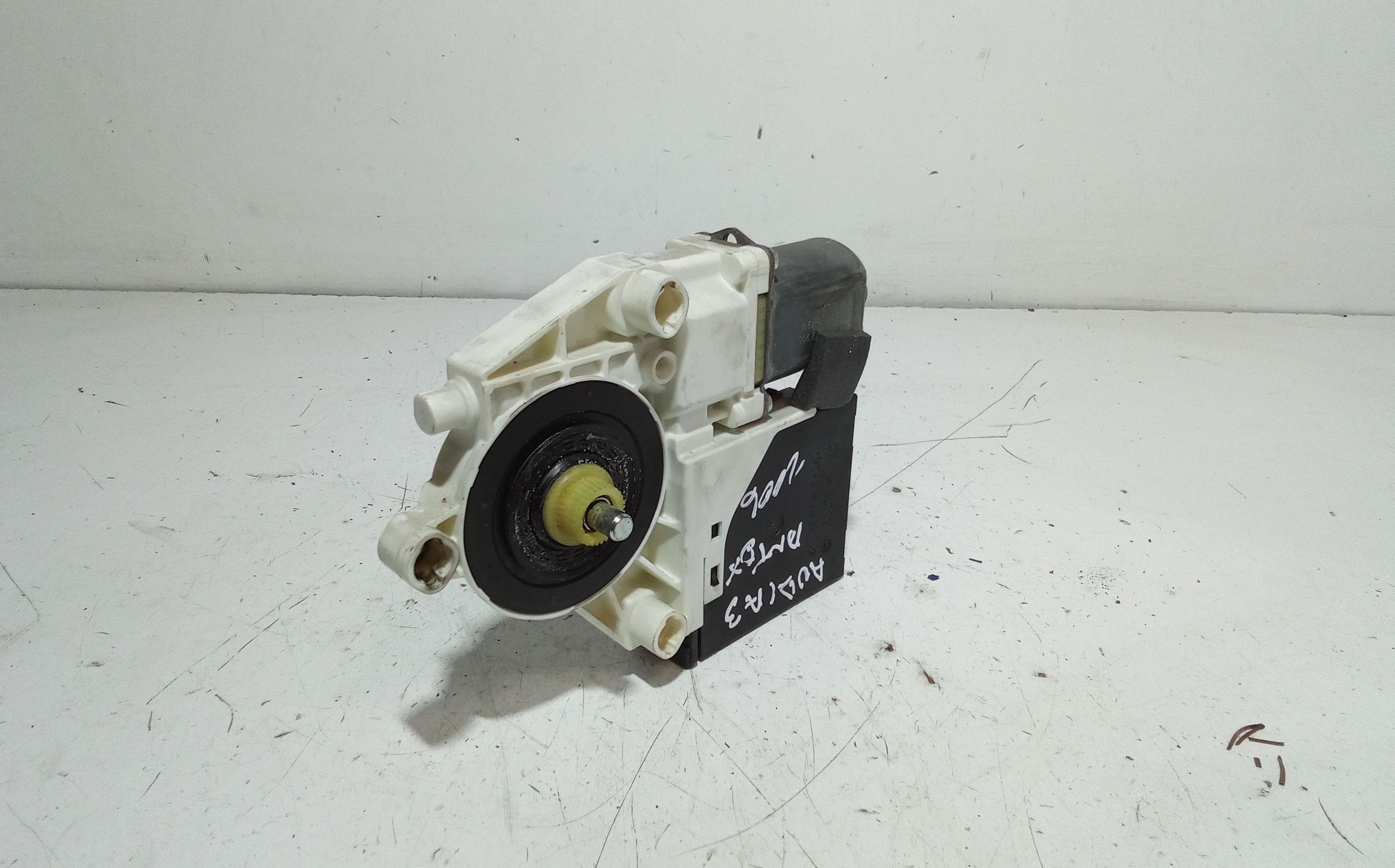 Motorino Alzacristallo Porta Ant. Destro 8P0959802G Usato