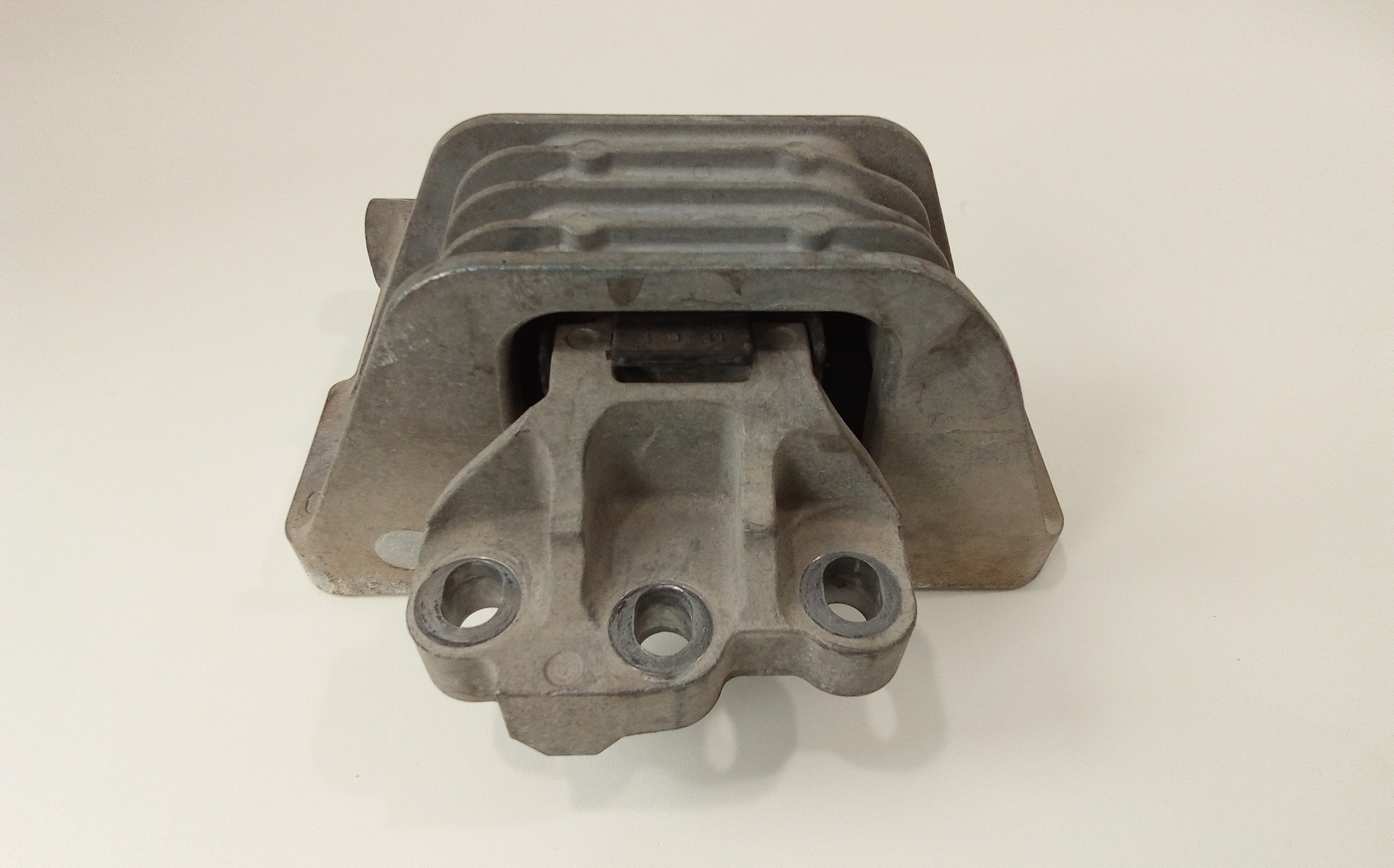 Piastra Alloggiamento Supporto Motore (Con Eventuale Bielletta O Tirante Associato) Usato