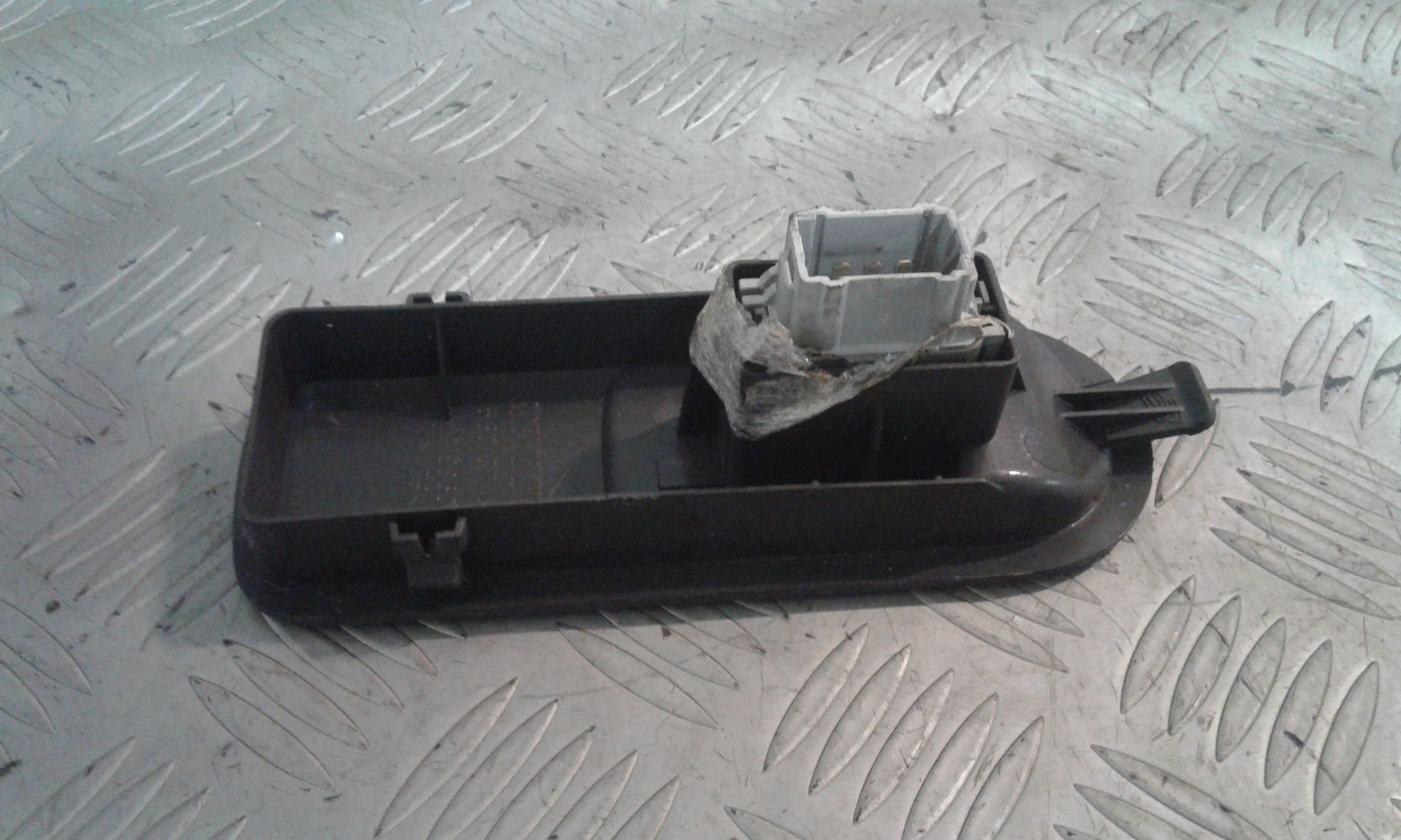 Interruttore Alzacristalli Porta Ant. Destro 8200220511 Usato