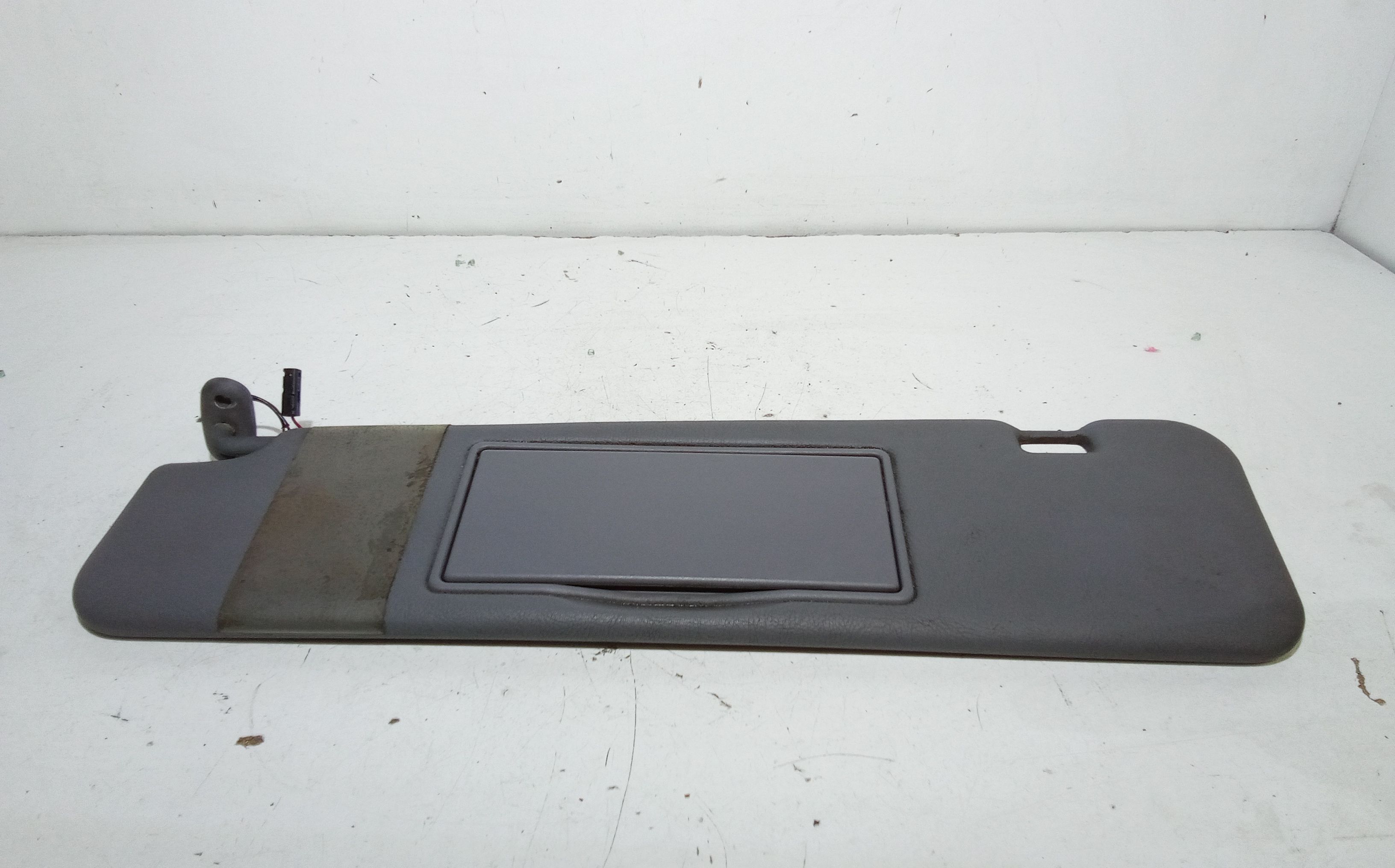 Aletta Parasole Parabrezza Sinistro A6388100010 Usato