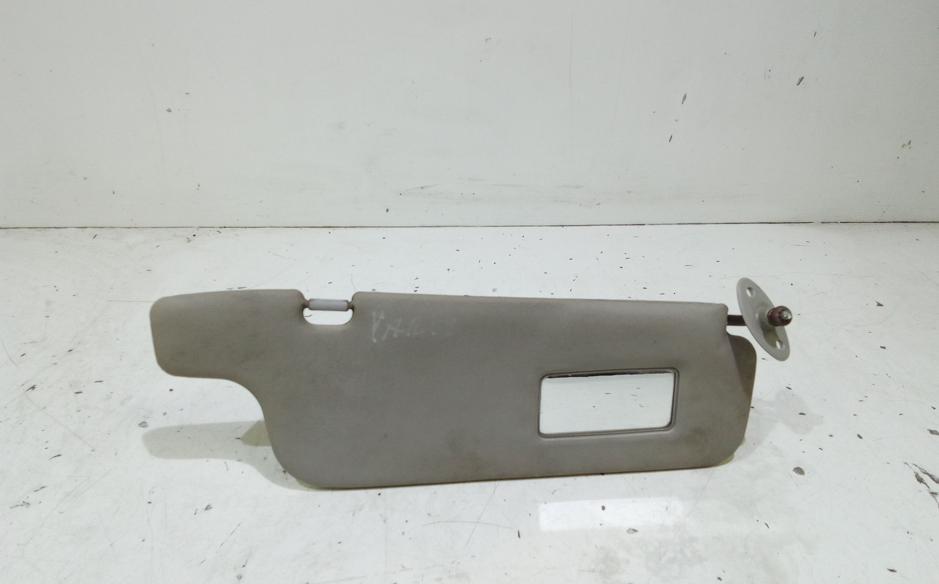 Aletta Parasole Parabrezza Destro 7431052041B0 Usato