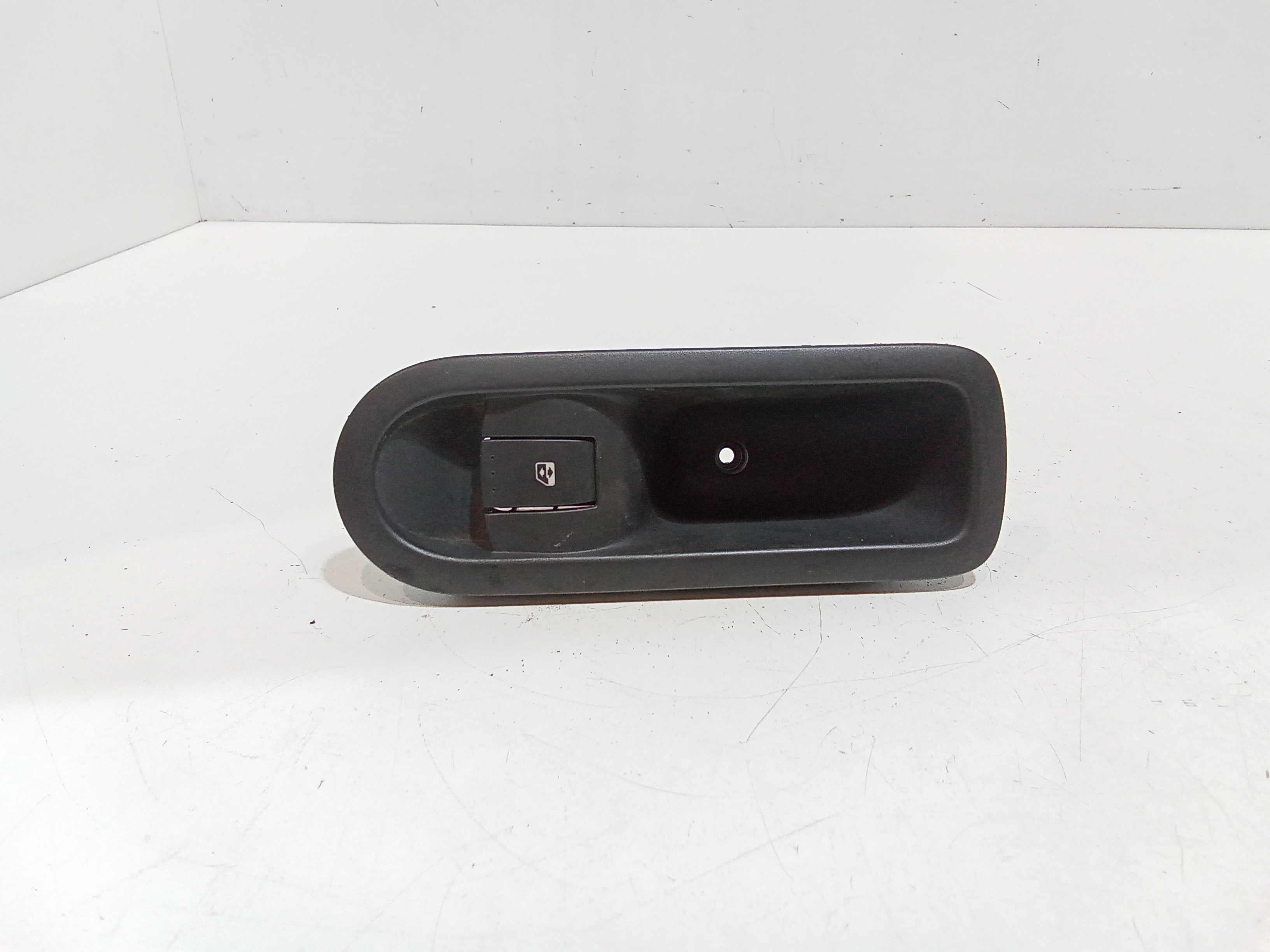 Interruttore Alzacristalli Porta Post. Destro 8200315024 Usato