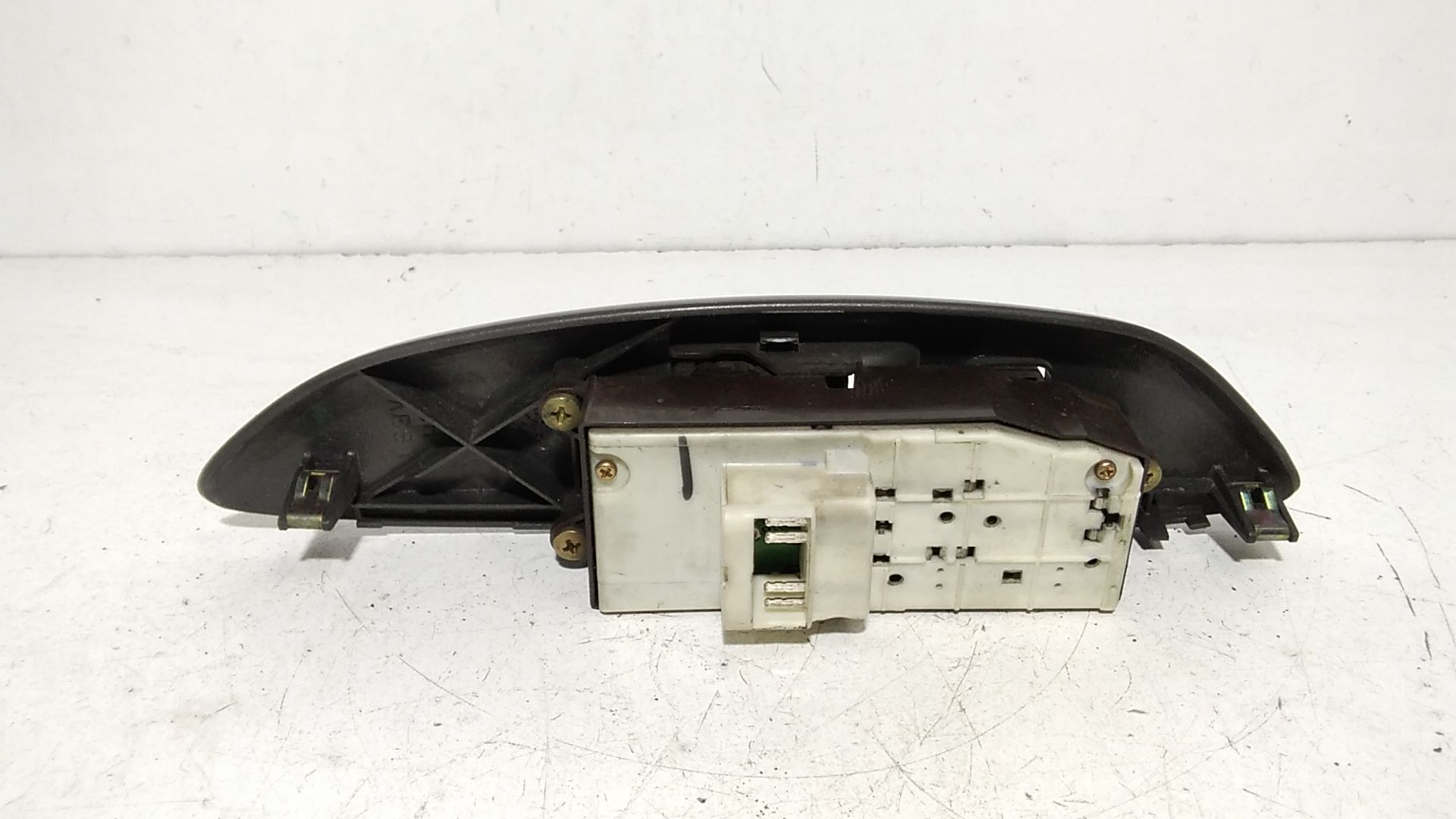 Interruttore Alzacristalli Porta Ant. Sinistro 8482010100 Usato