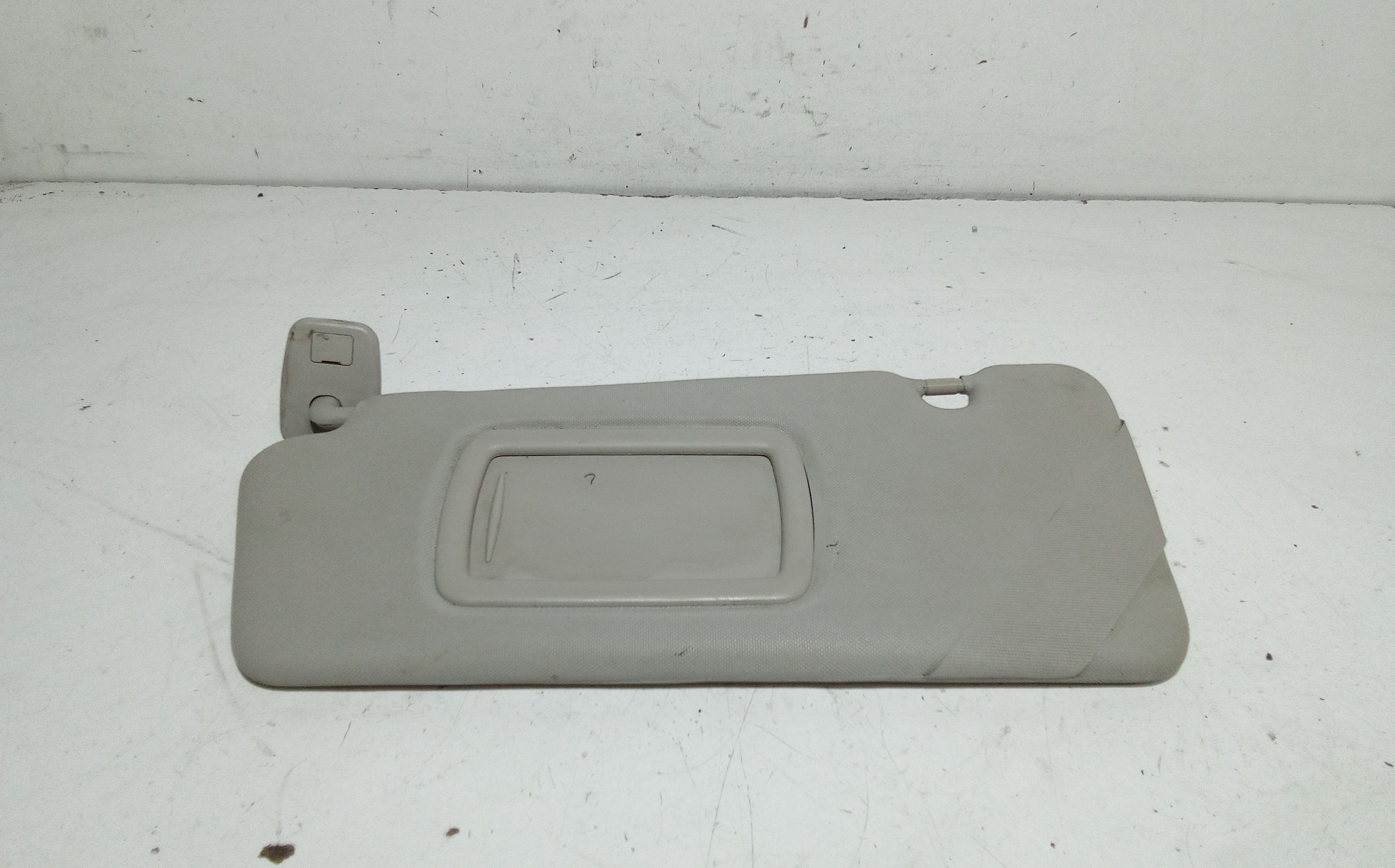 Aletta Parasole Parabrezza Sinistro 964010028R Usato