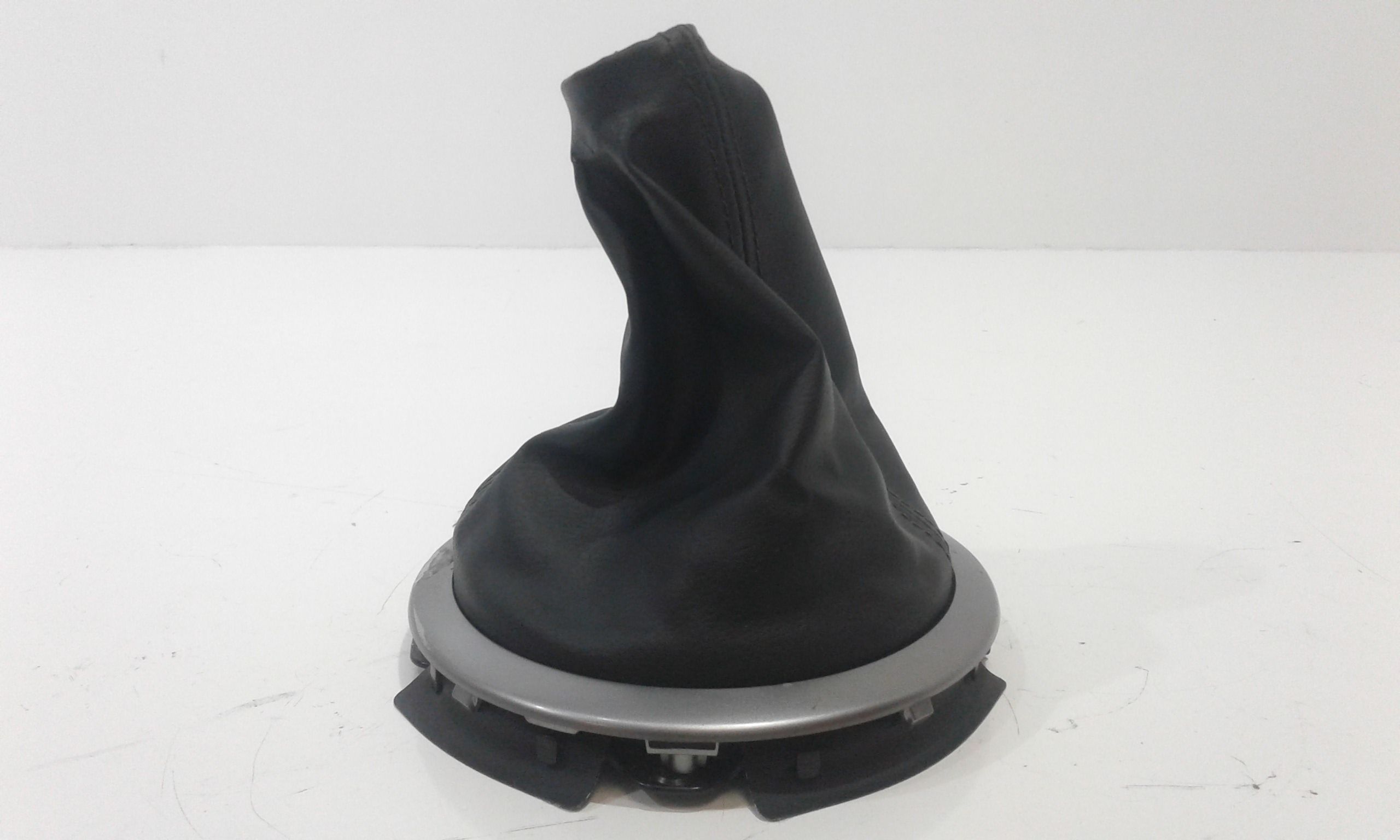 Cuffia Leva Cambio GJ6A6433102 Usato