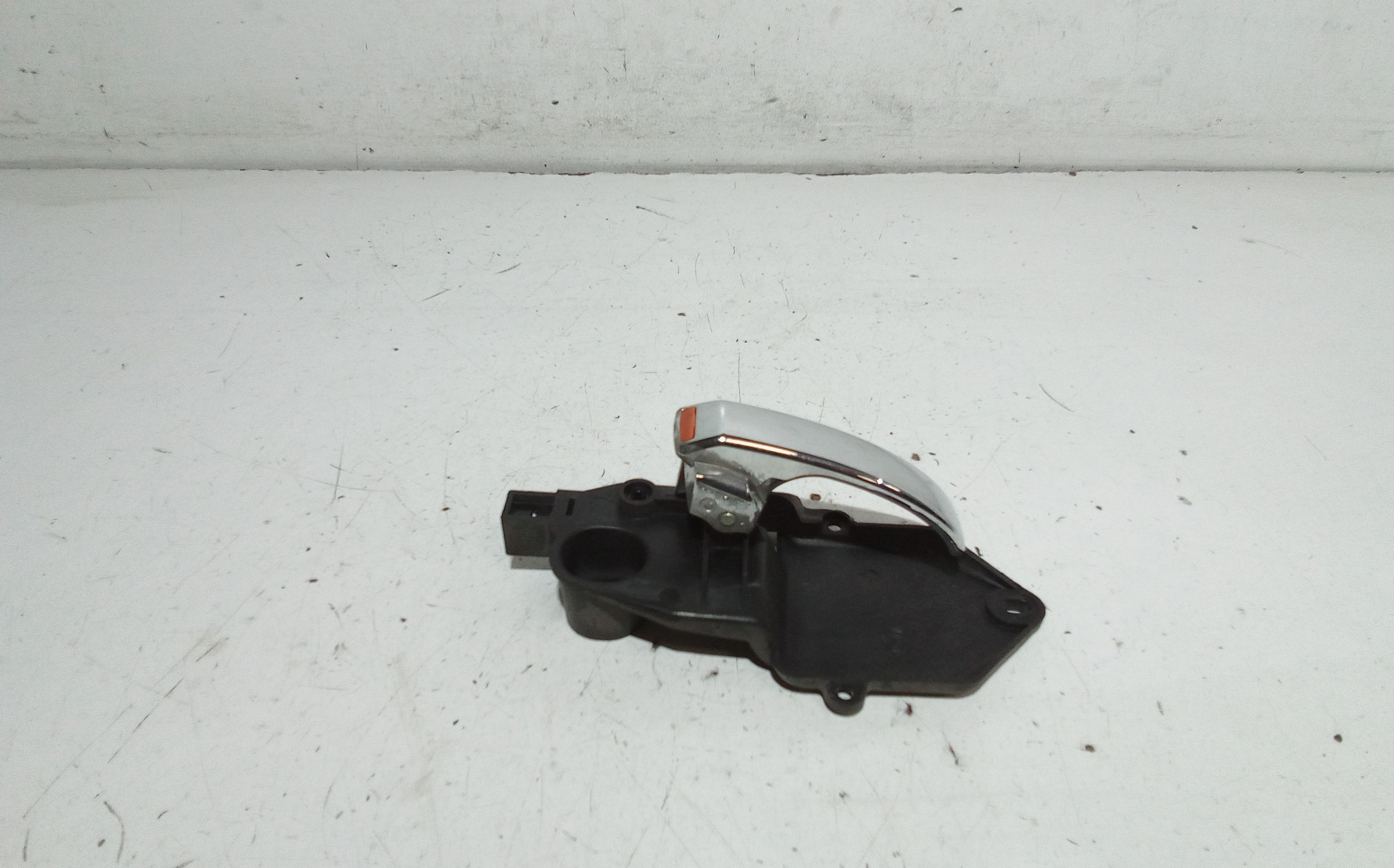 Maniglia Int. Apertura Porta Ant. Destro Usato