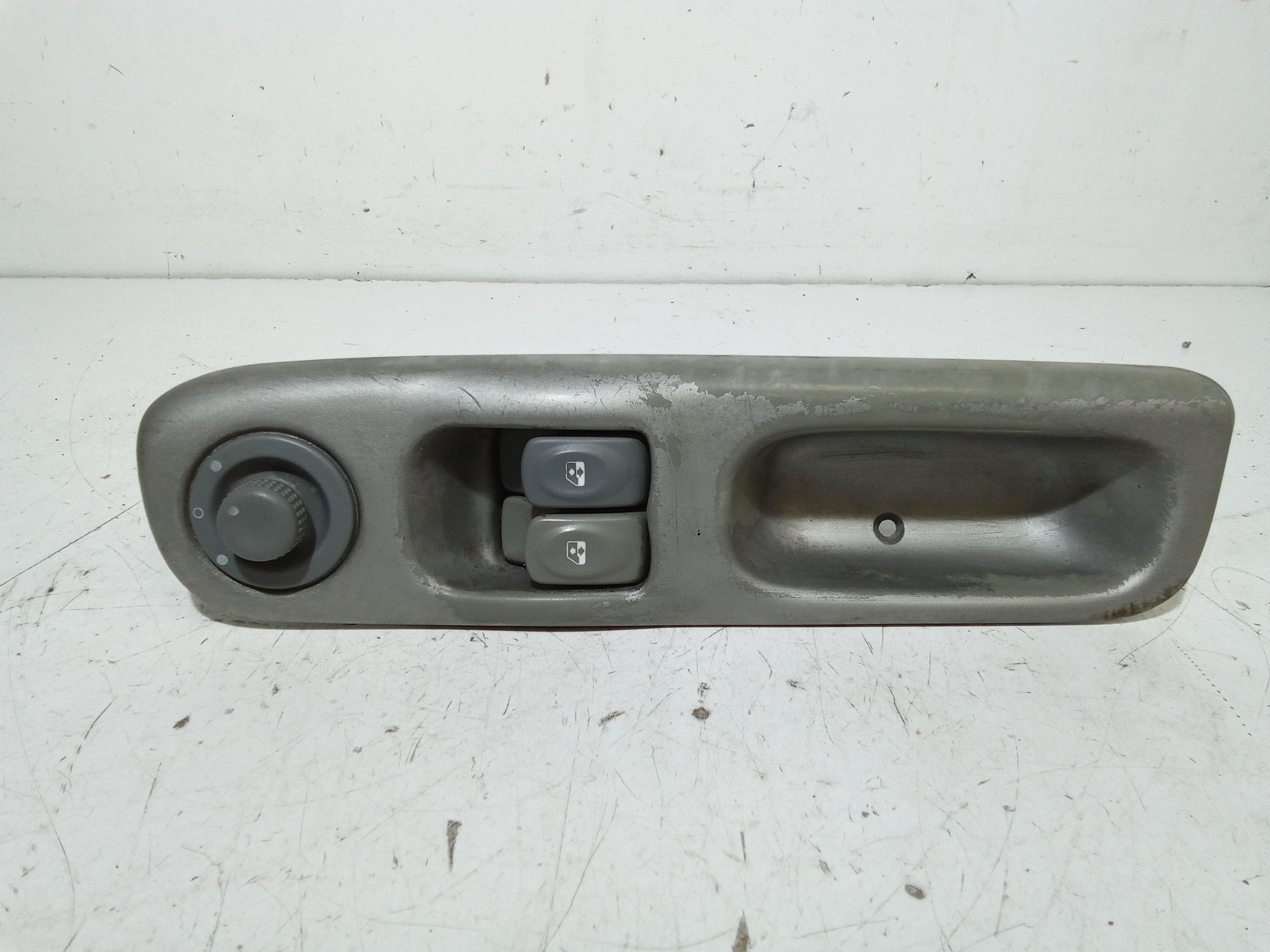 Interruttore Alzacristalli Porta Ant. Sinistro Usato