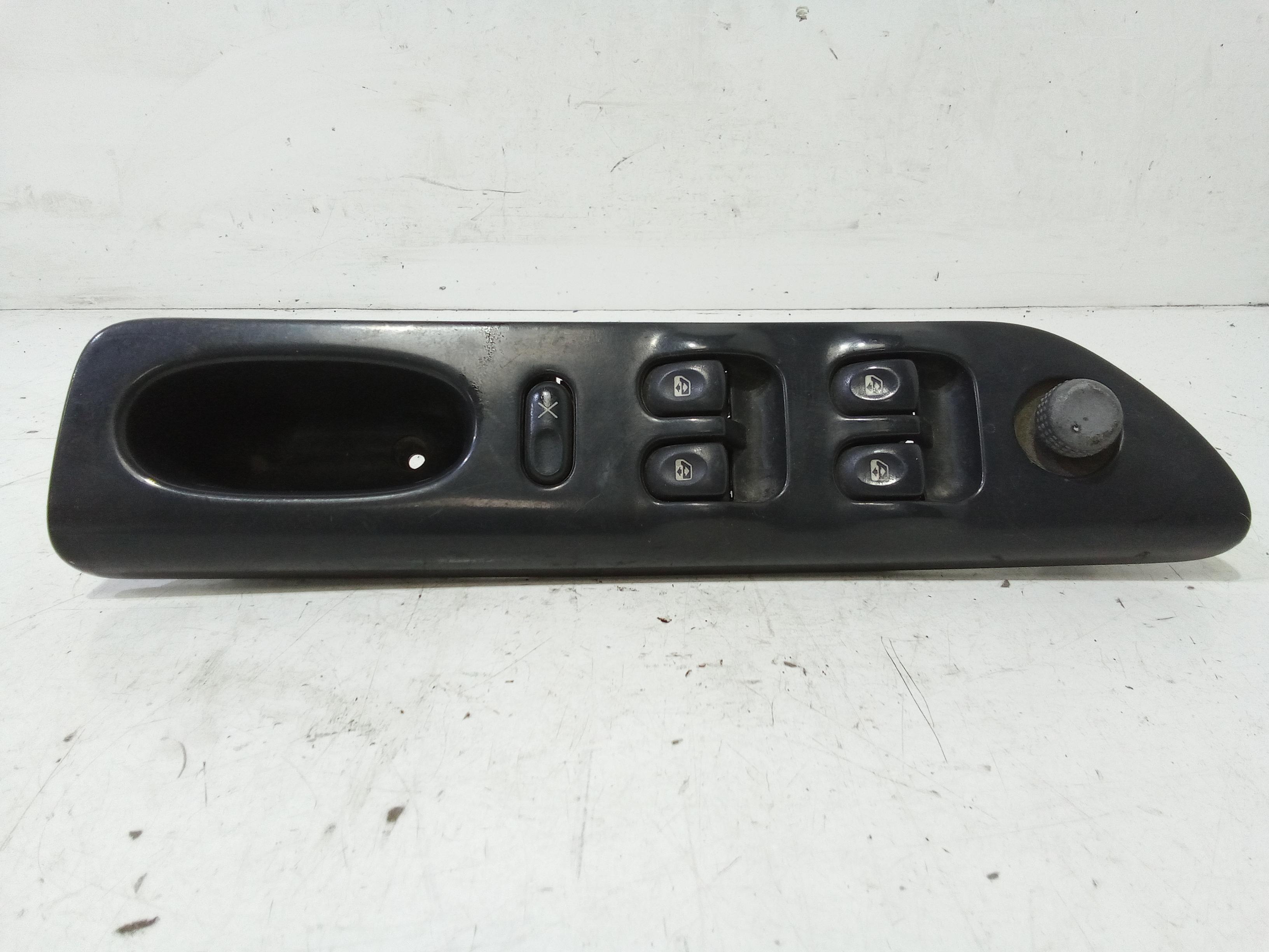 Interruttore Alzacristalli Porta Ant. Sinistro Usato