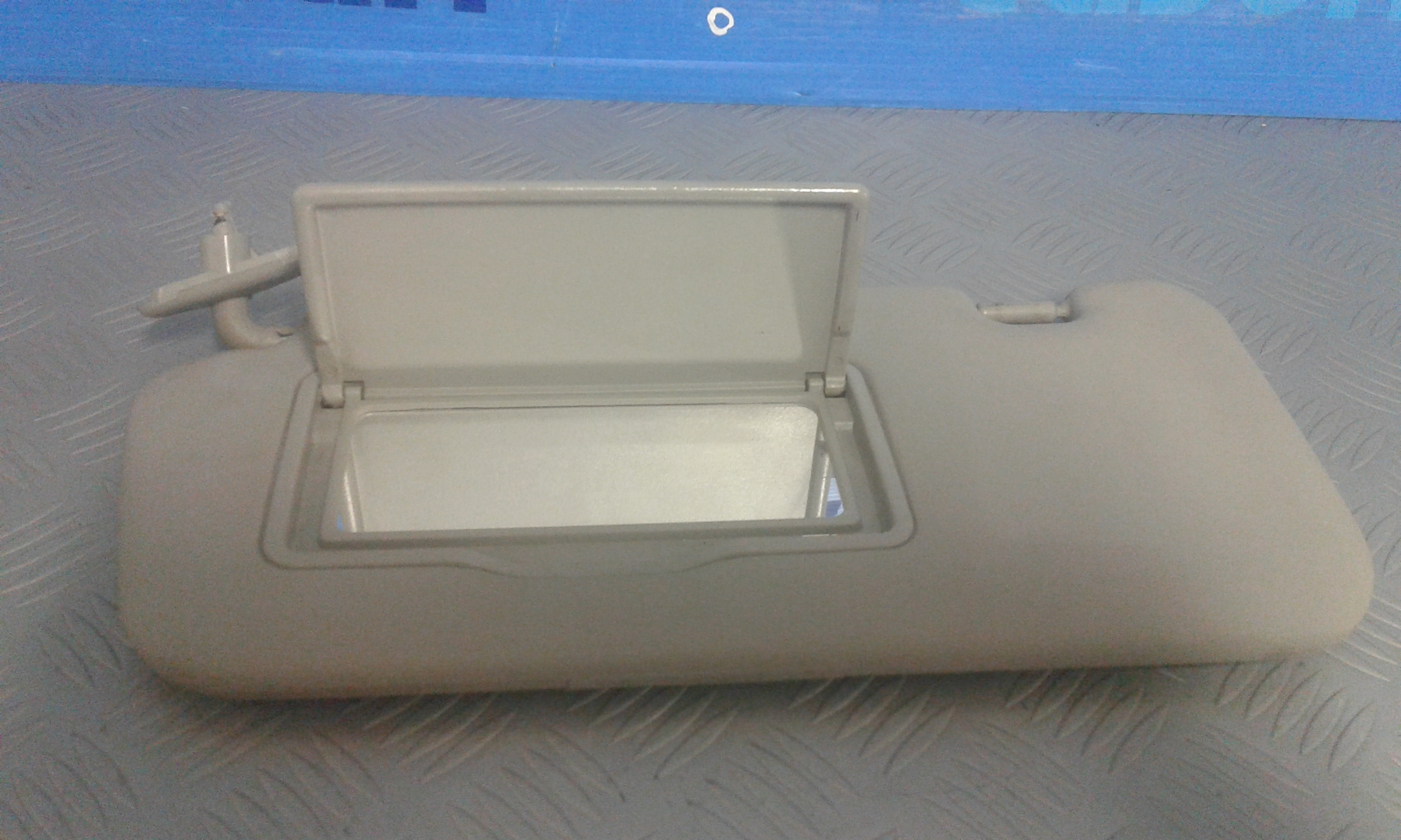 Aletta Parasole Parabrezza Sinistro 852012F040IM Usato