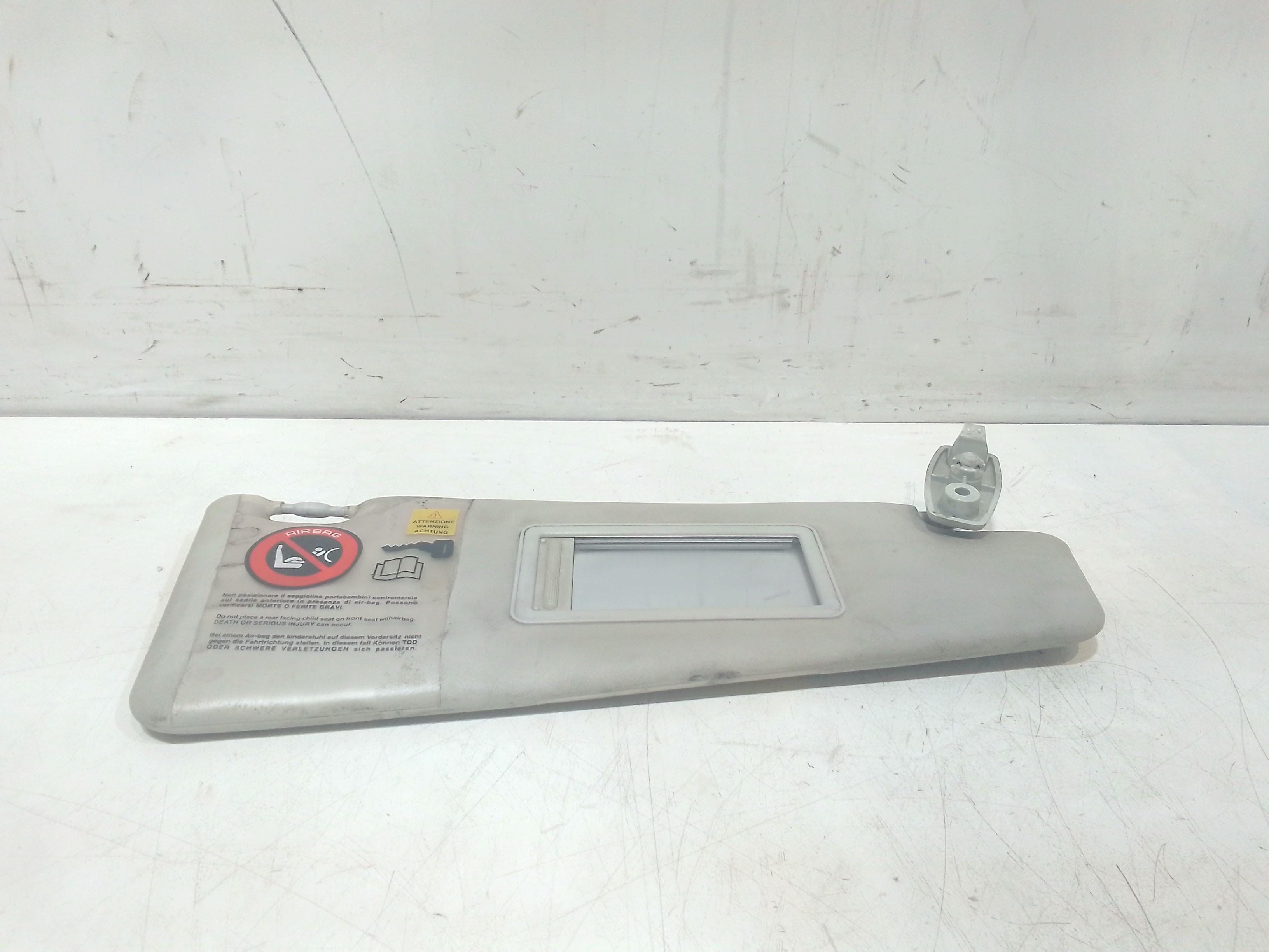 Aletta Parasole Parabrezza Destro 735361684 Usato