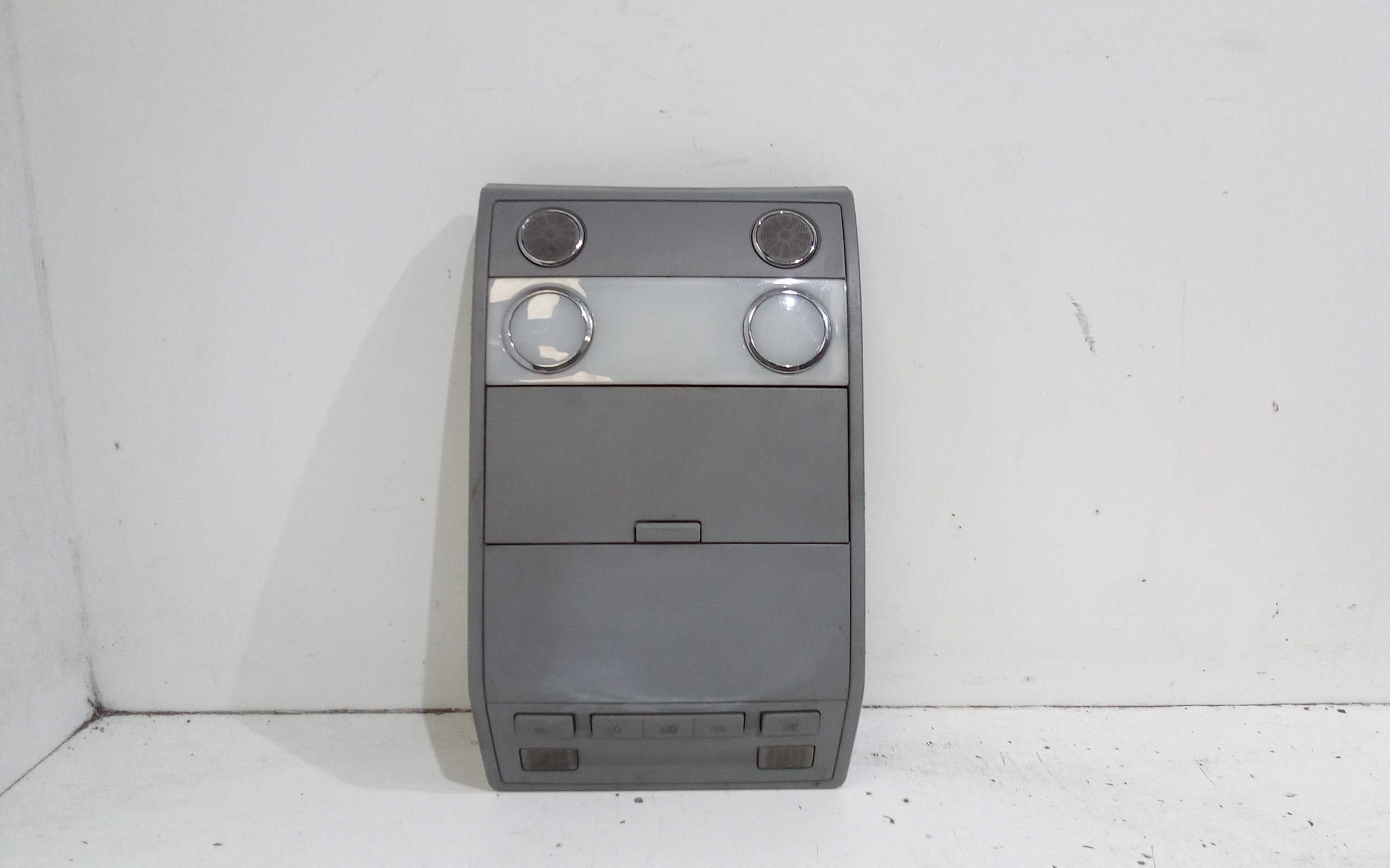 Luce Cortesia Ant. Tetto 7P6947105F81U Usato