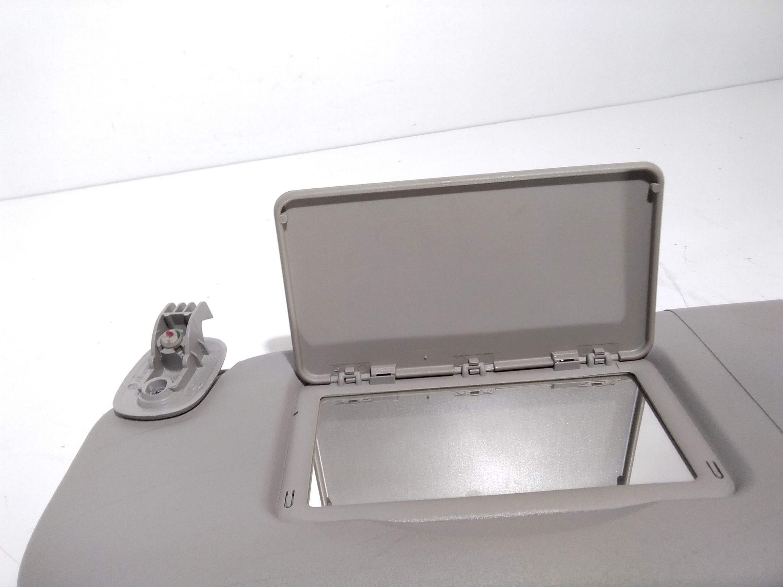 Aletta Parasole Parabrezza Sinistro 8200385101 Usato