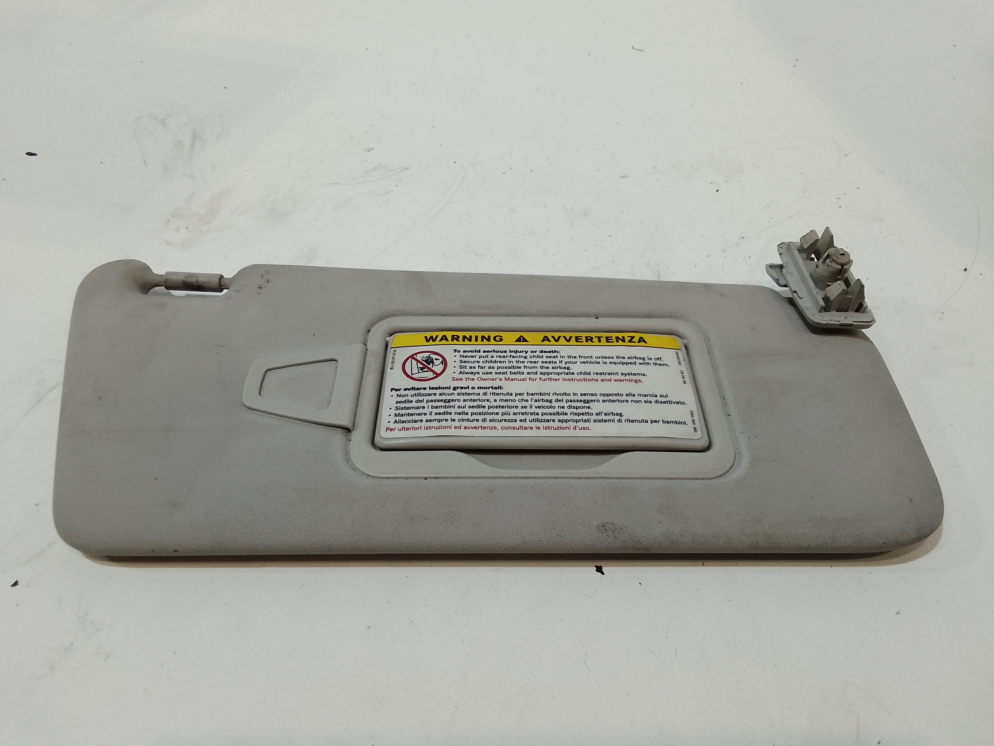 Aletta Parasole Parabrezza Destro A16981002107H48 Usato