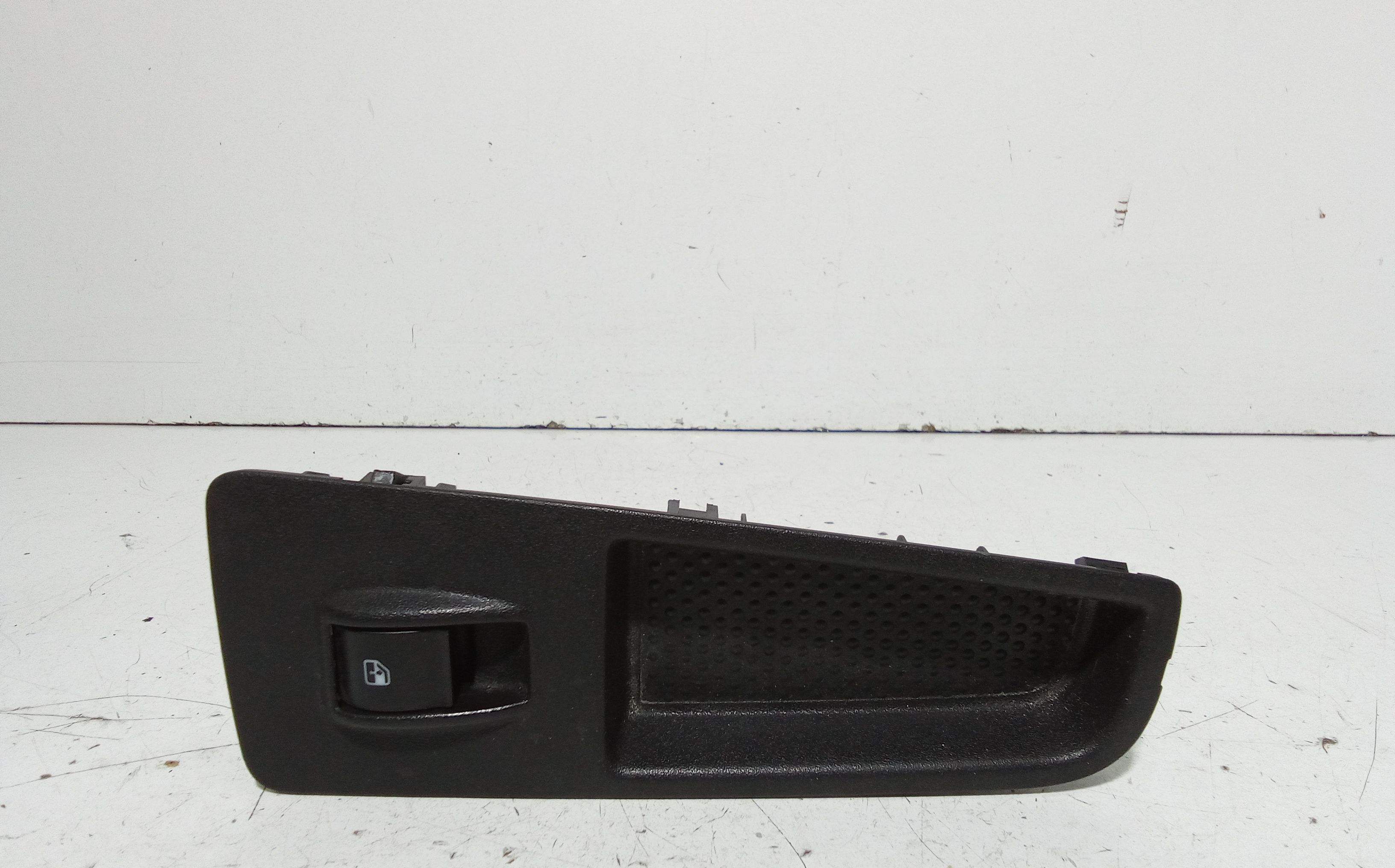 Interruttore Alzacristalli Porta Ant. Destro Usato