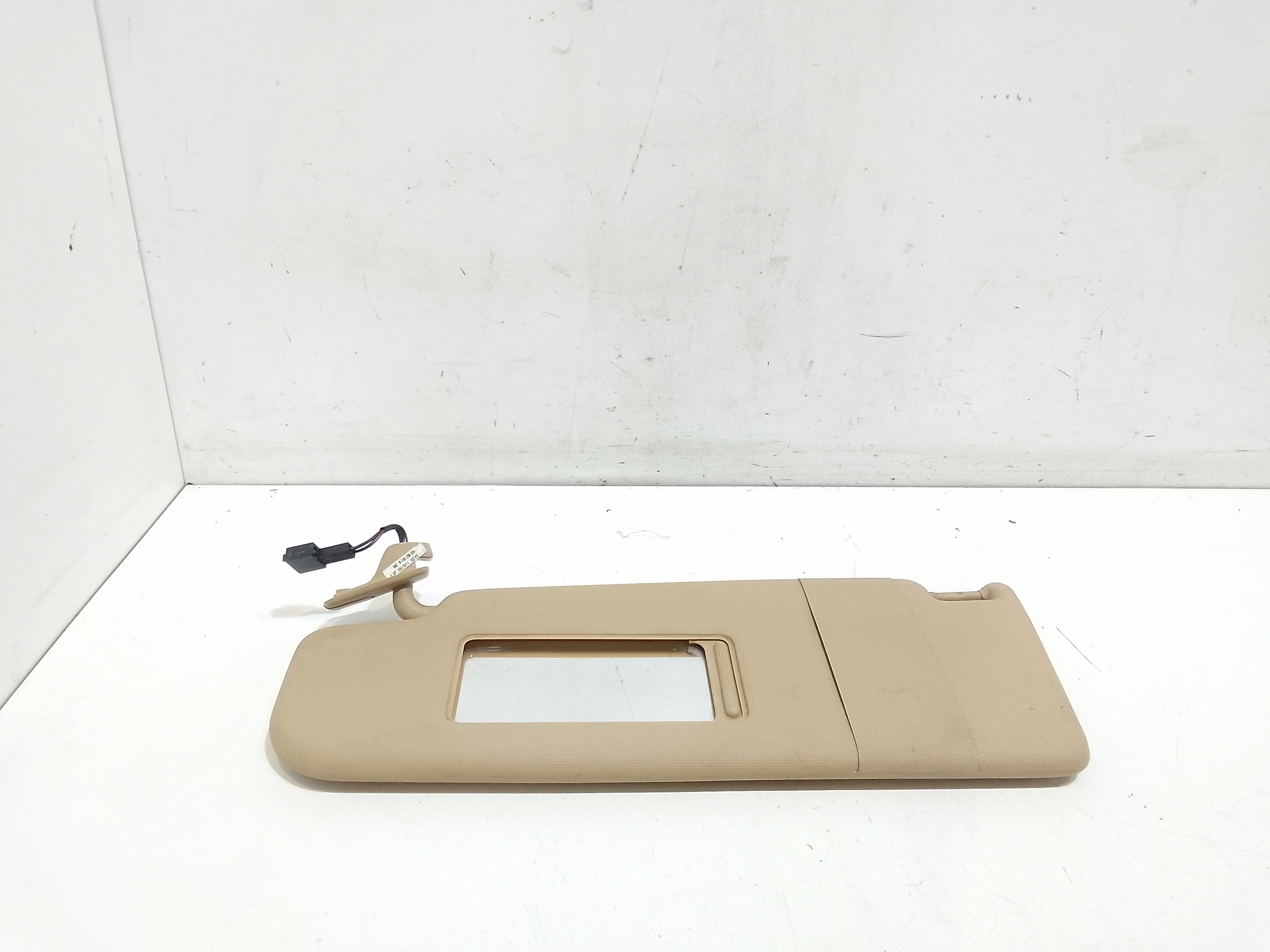 Aletta Parasole Parabrezza Sinistro 1K0857551N2F4 Usato