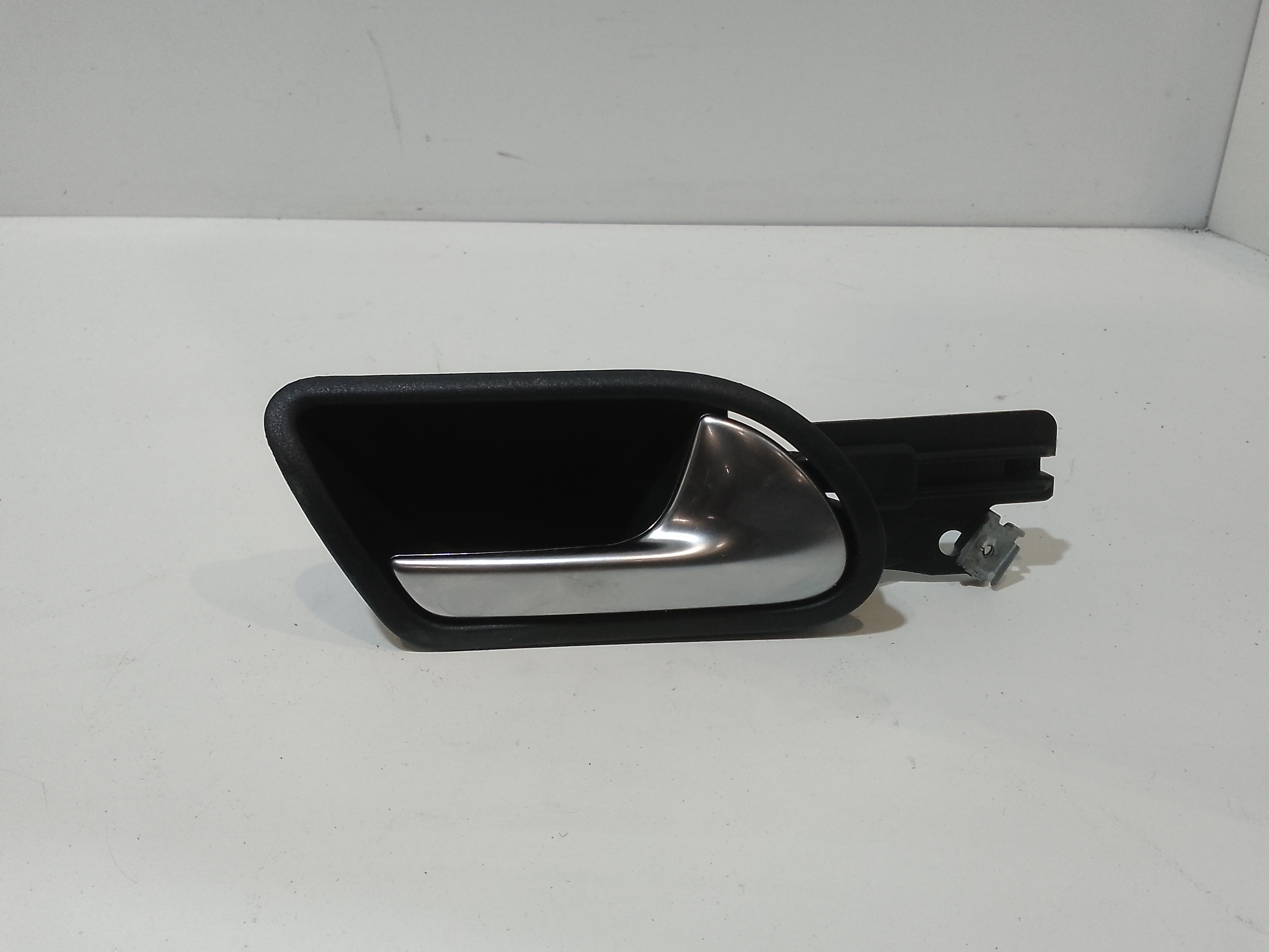 Maniglia Int. Apertura Porta Post. Destro 1K4839114BUAQ Usato