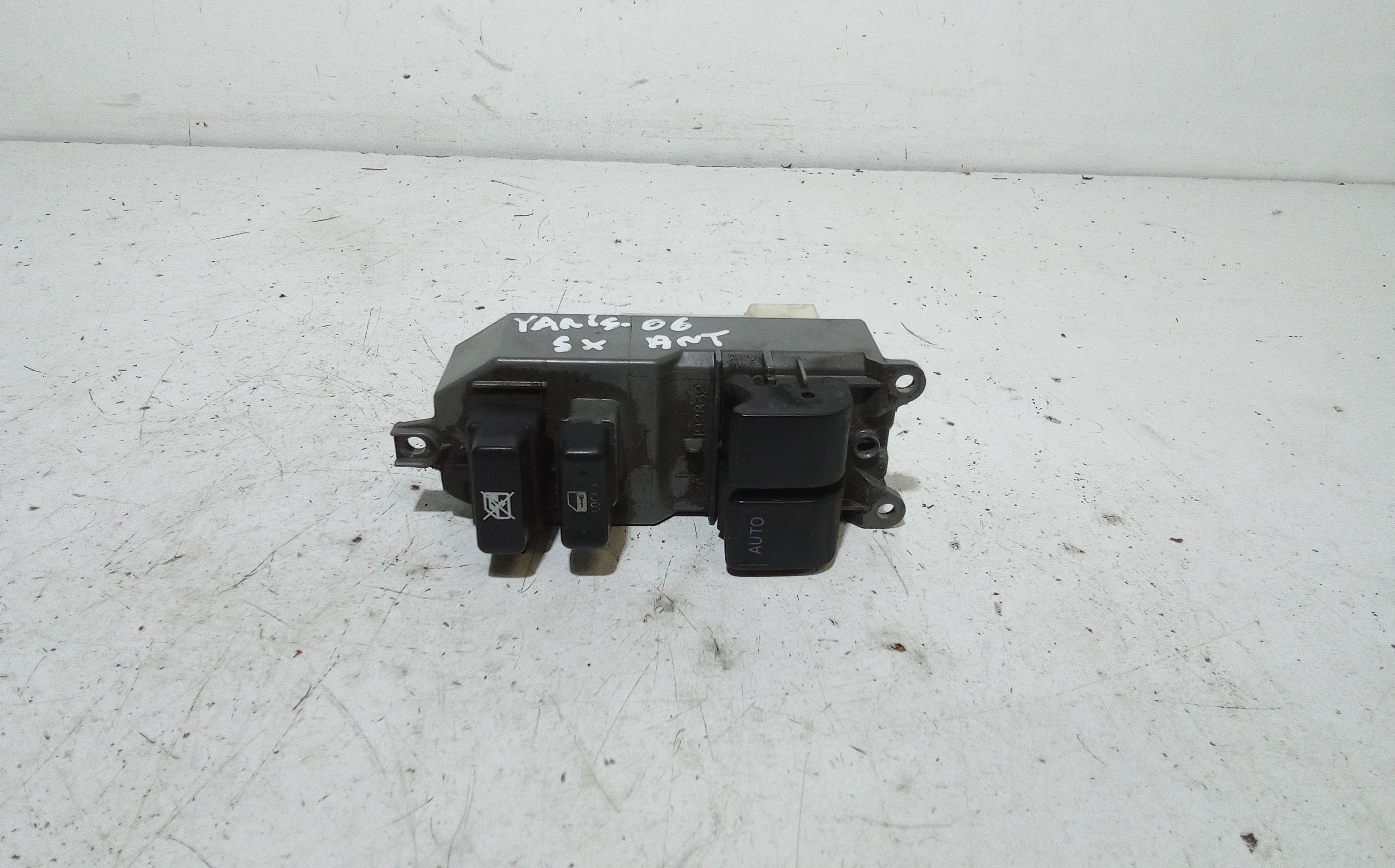 Interruttore Alzacristalli Porta Ant. Sinistro Usato