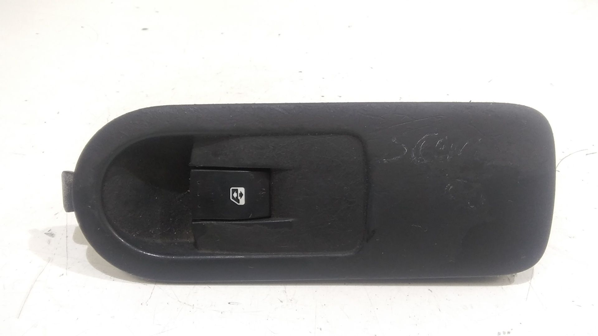 Interruttore Alzacristalli Porta Ant. Destro 8200220511 Usato