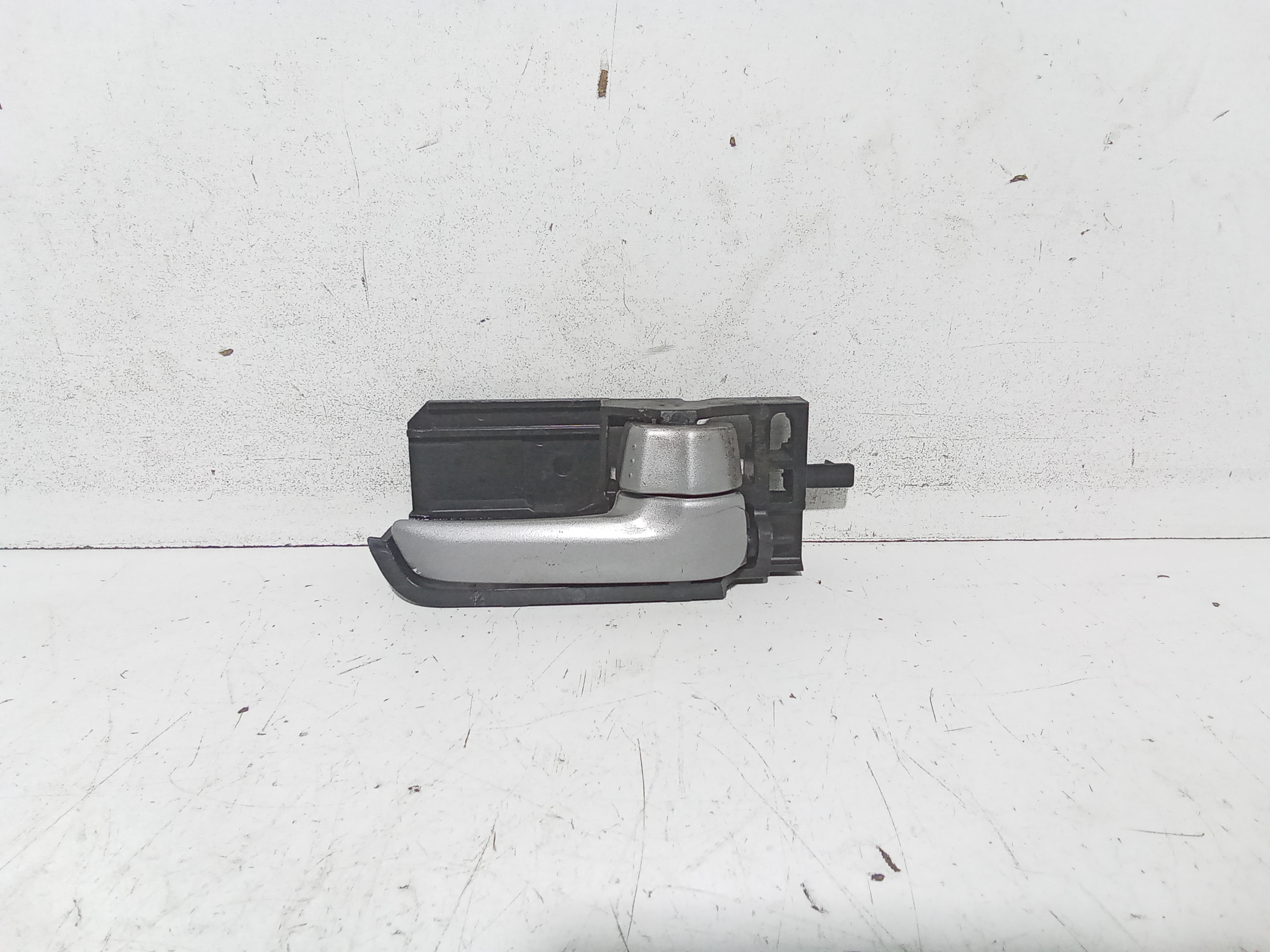 Maniglia Porta Ant. Sinistro 8281063811ZCC Usato