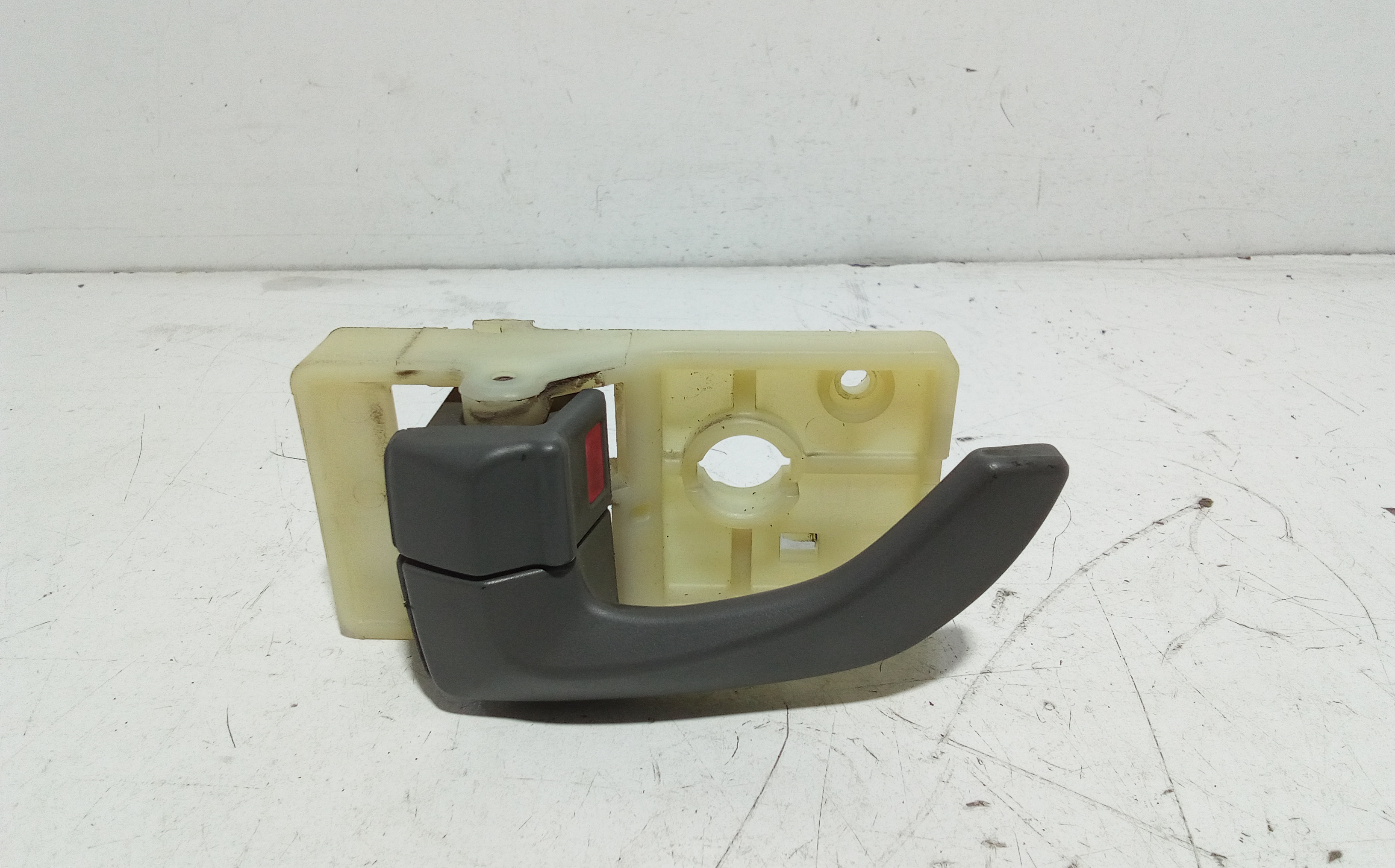 Maniglia Int. Apertura Porta Ant. Sinistro 826102E000DD Usato