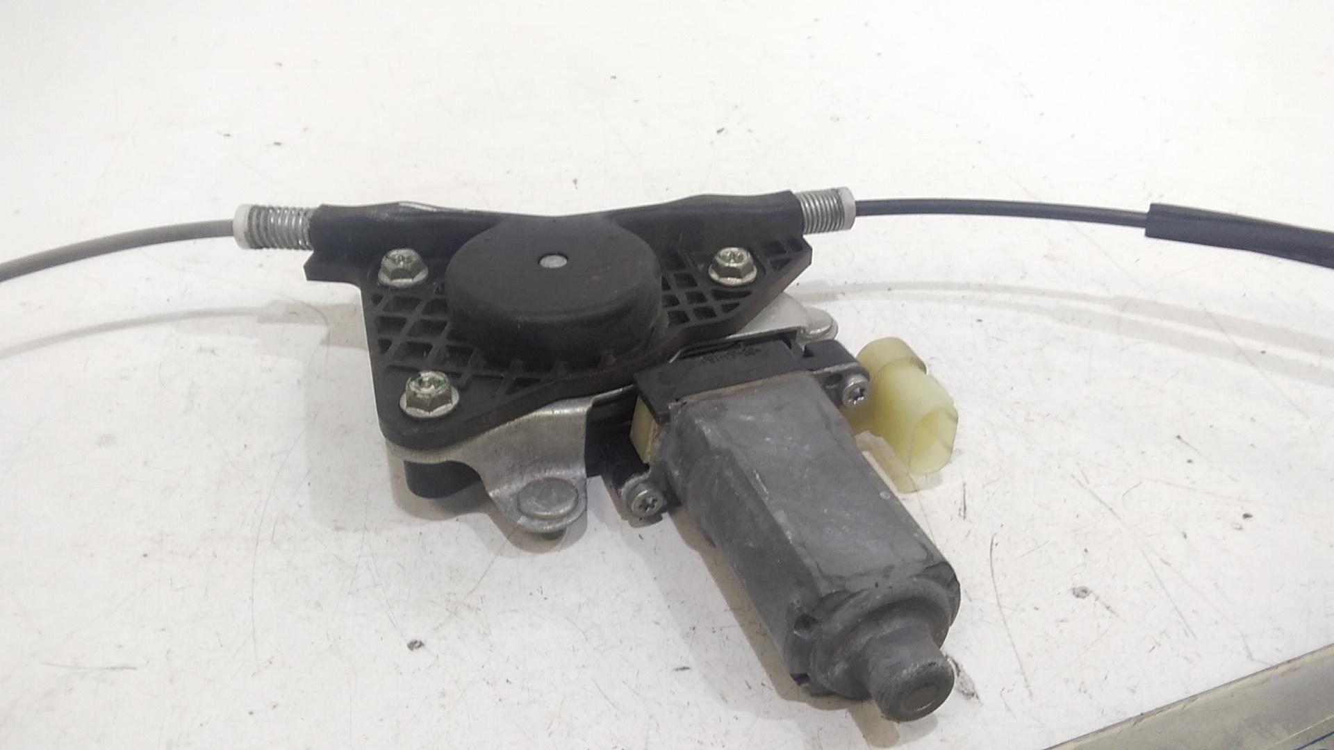 Alzacristallo Porta Ant. Destro 824020X000 Usato