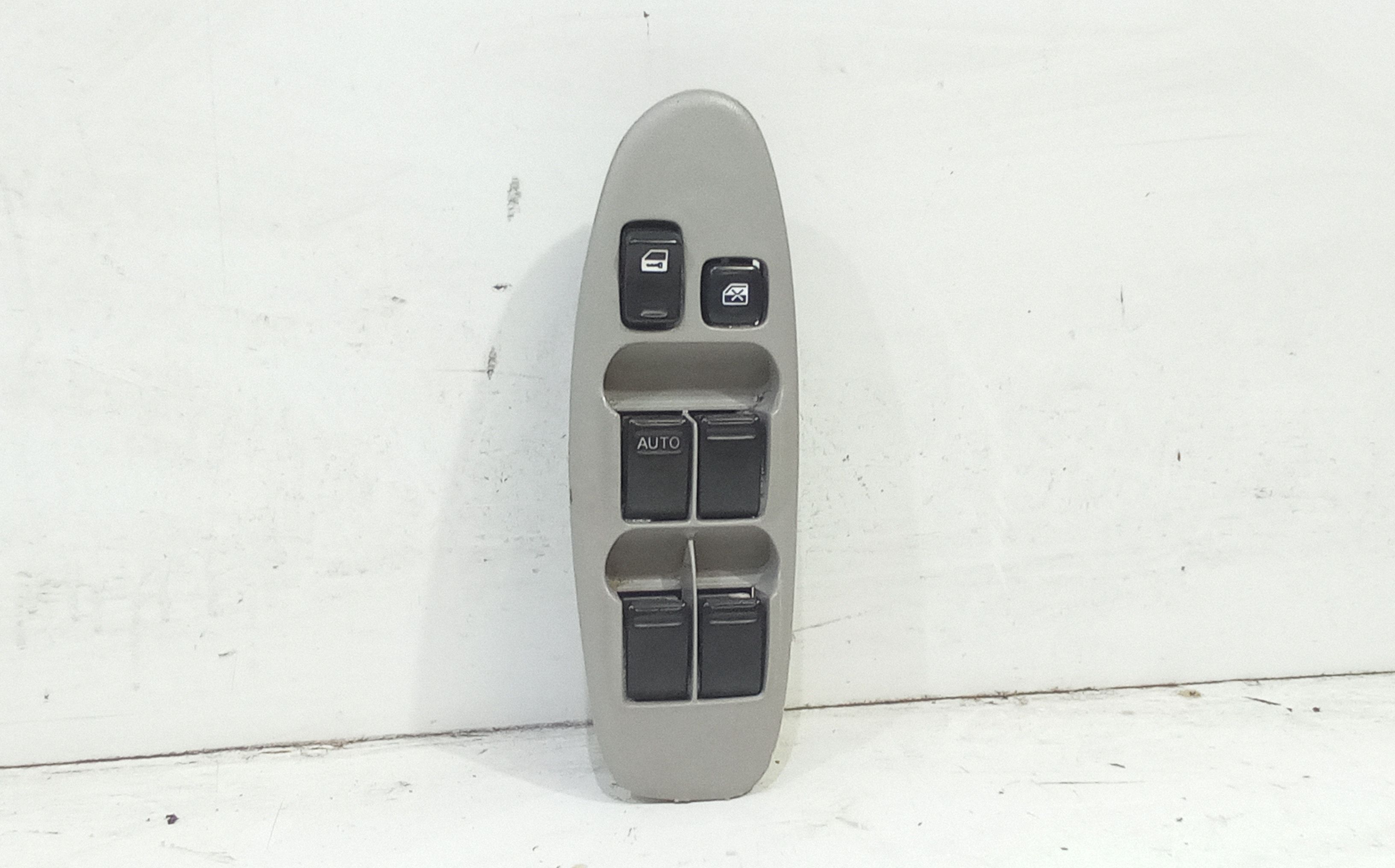 Interruttore Alzacristalli Porta Ant. Sinistro Usato