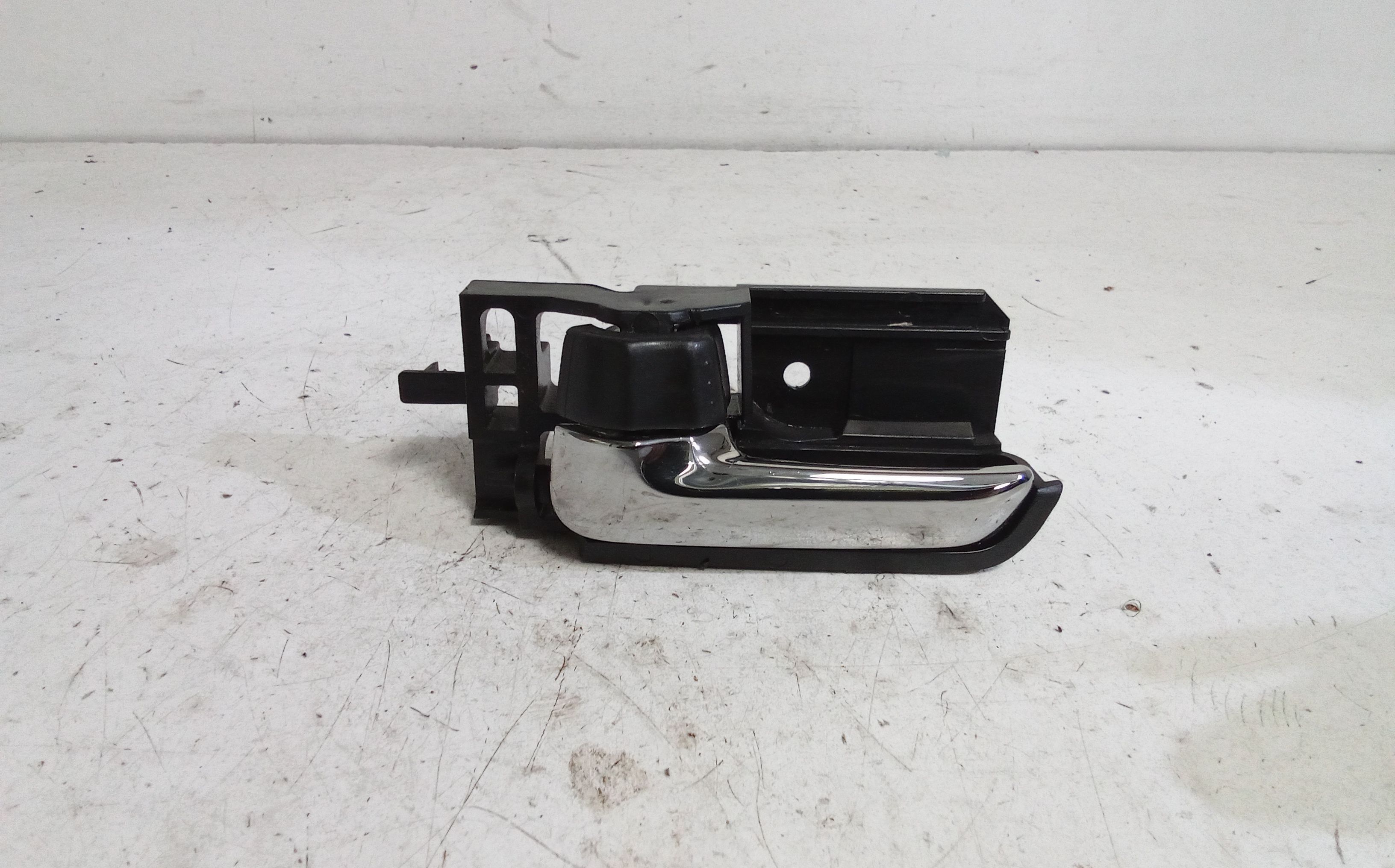 Maniglia Int. Apertura Porta Ant. Sinistro 71743444 Usato