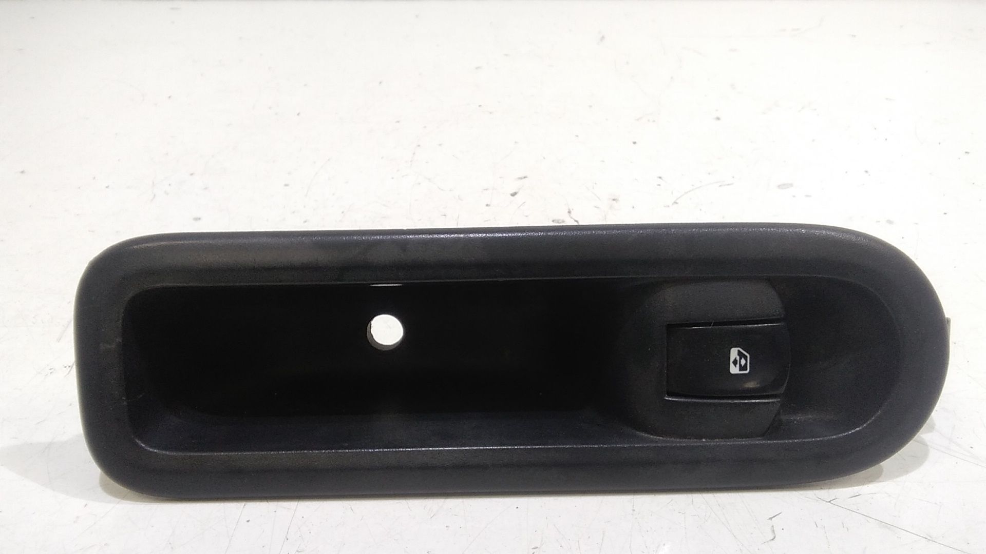 Interruttore Alzacristalli Porta Ant. Destro 8200214936 Usato