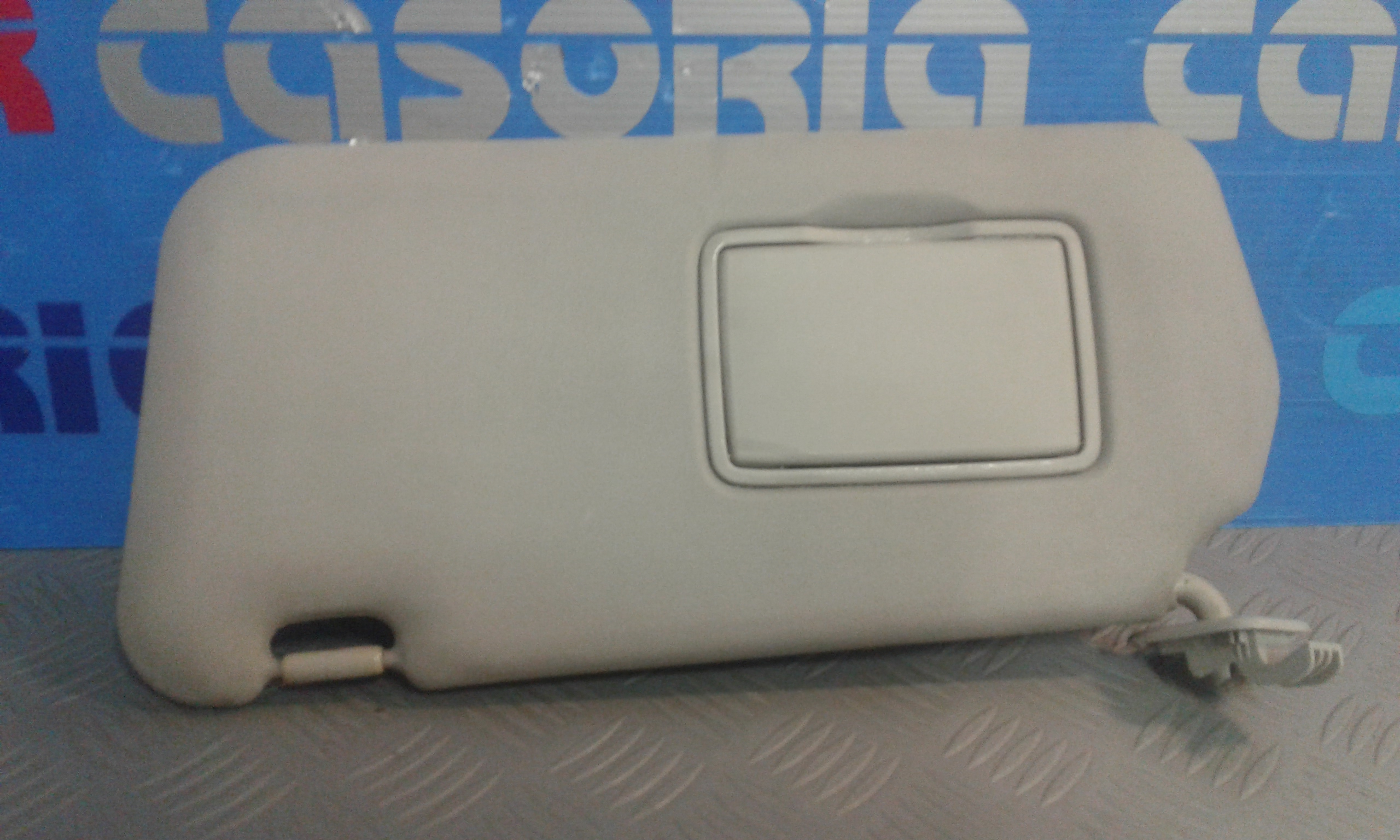 Aletta Parasole Parabrezza Sinistro CC2969320C75 Usato