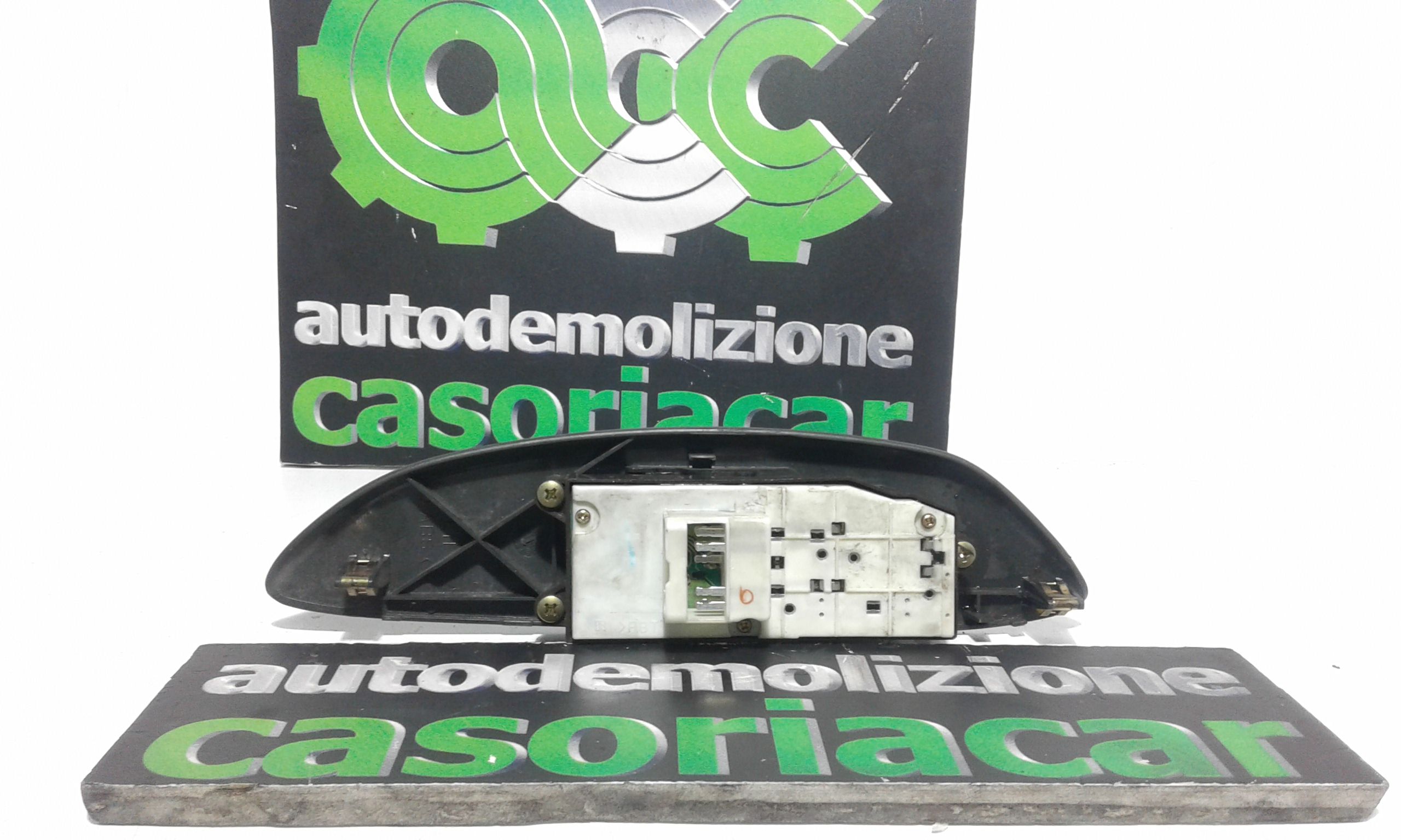 Interruttore Alzacristalli Porta Ant. Sinistro 8482010100 Usato