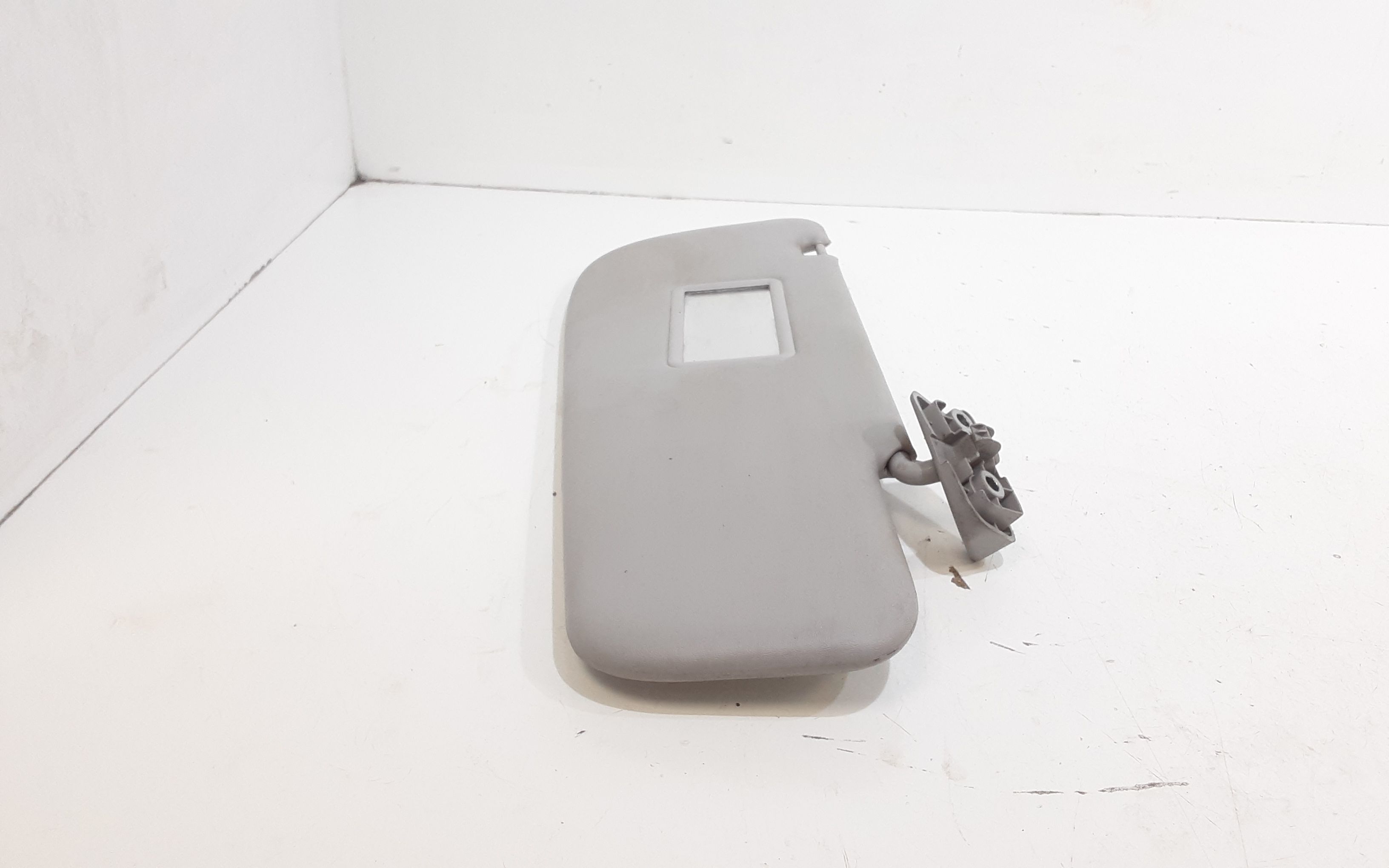 Aletta Parasole Parabrezza Destro 735705304 Usato