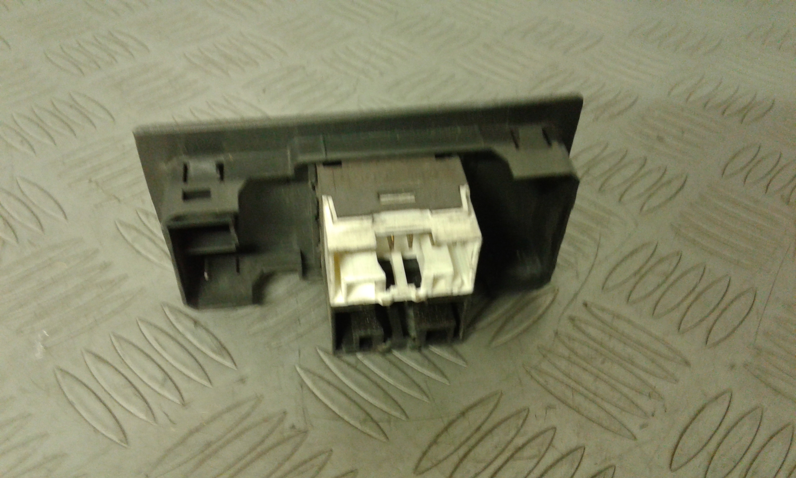 Interruttore Alzacristalli Porta Ant. Sinistro Usato