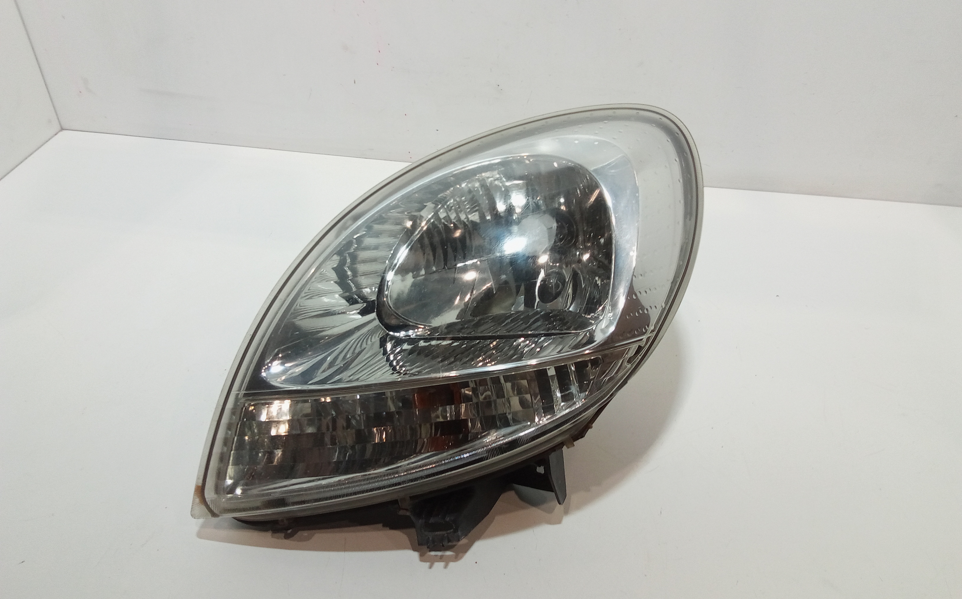 Proiettore Sinistro 260602103R Usato