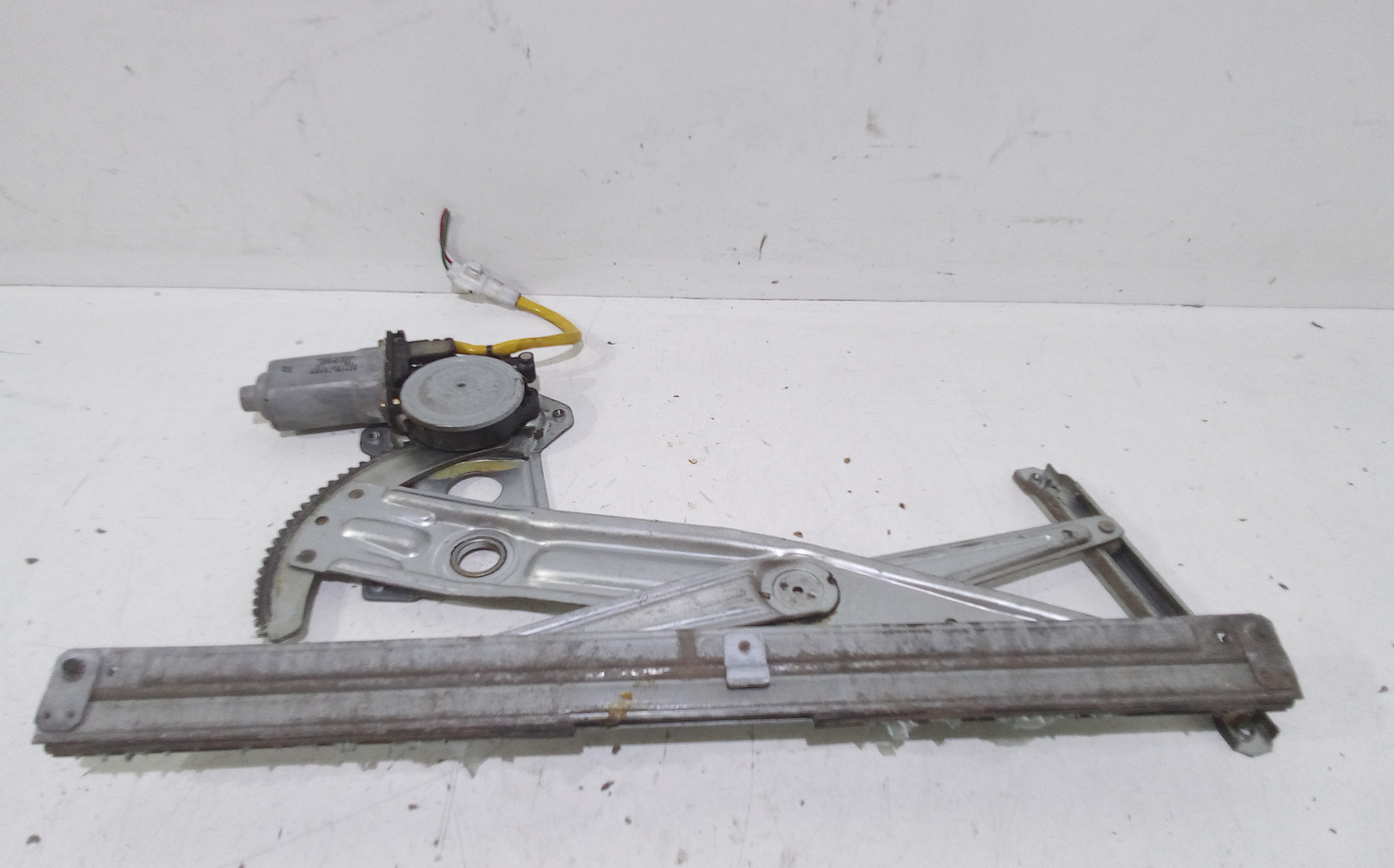 Alzacristallo Porta Ant. Destro 8341086G00000 Usato